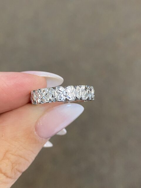 Vintage 14k White Gold Floral Motif Engraved Wedding Band