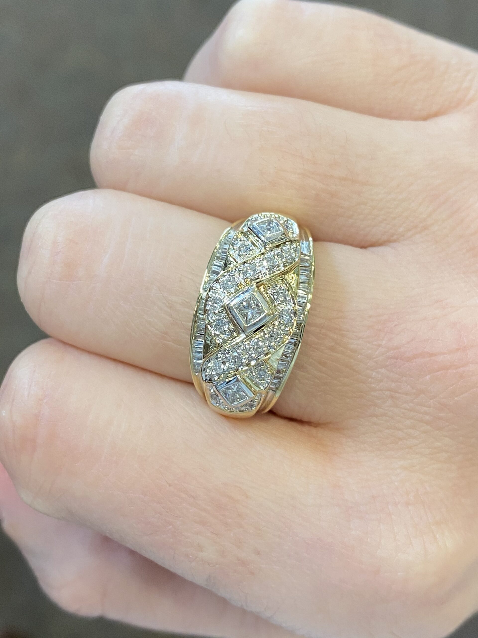 Vintage 14k Yellow Gold 1.50 Cttw Genuine Diamond Cluster Ring - Image 4