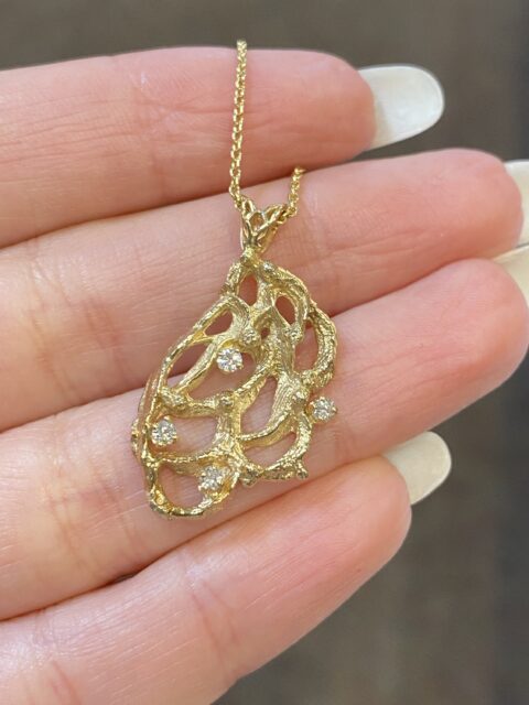 Vintage 14k Yellow Gold .20 Cttw Genuine Diamond Nugget Motif Pendant