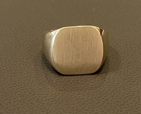 Gent’s 14k Yellow Gold Cushion Shaped Signet Ring With Brushed Top