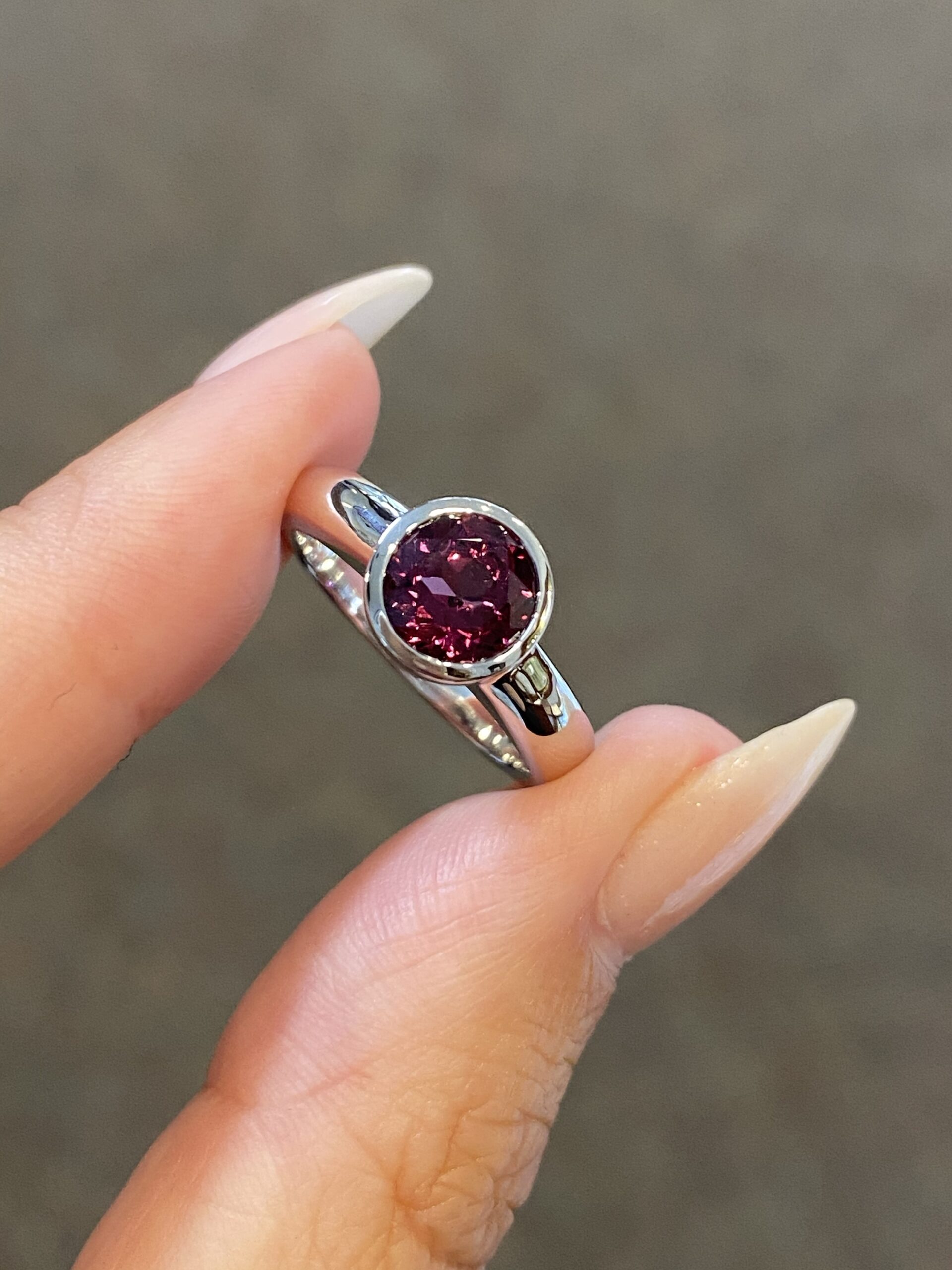 Details about   Bezel Set Round Garnet Stackable Ring with Beaded Shank 925 Sterling Silver