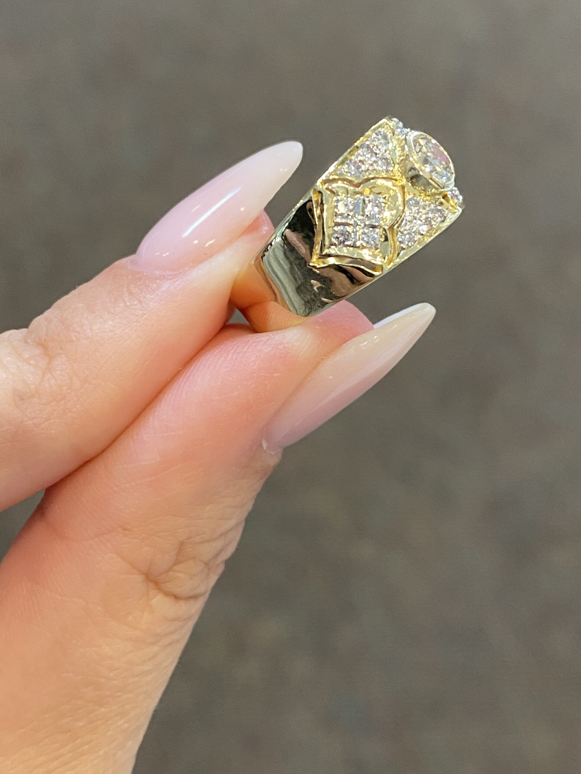 Vintage 18k Yellow Gold Genuine Bezel Set .40 Cttw Diamond Ring - Image 4