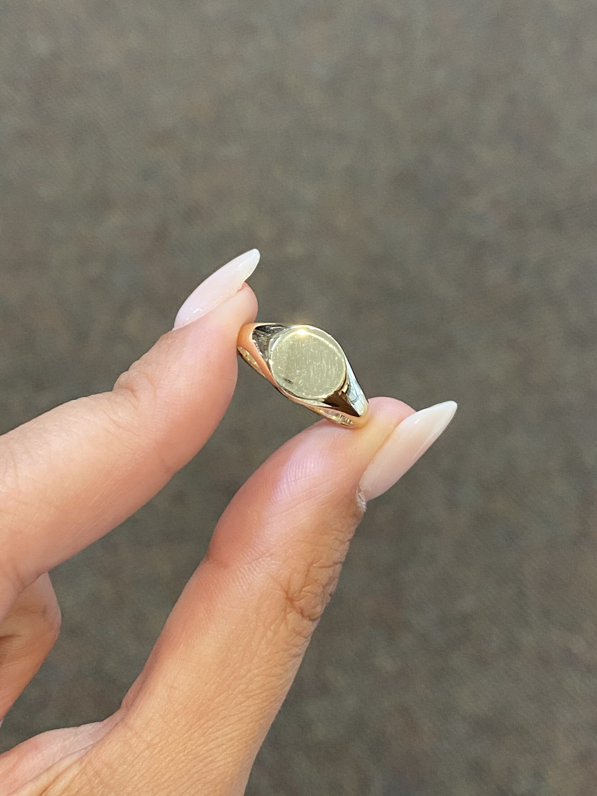 14k Yellow Gold 9MM Round Signet Ring - Image 2