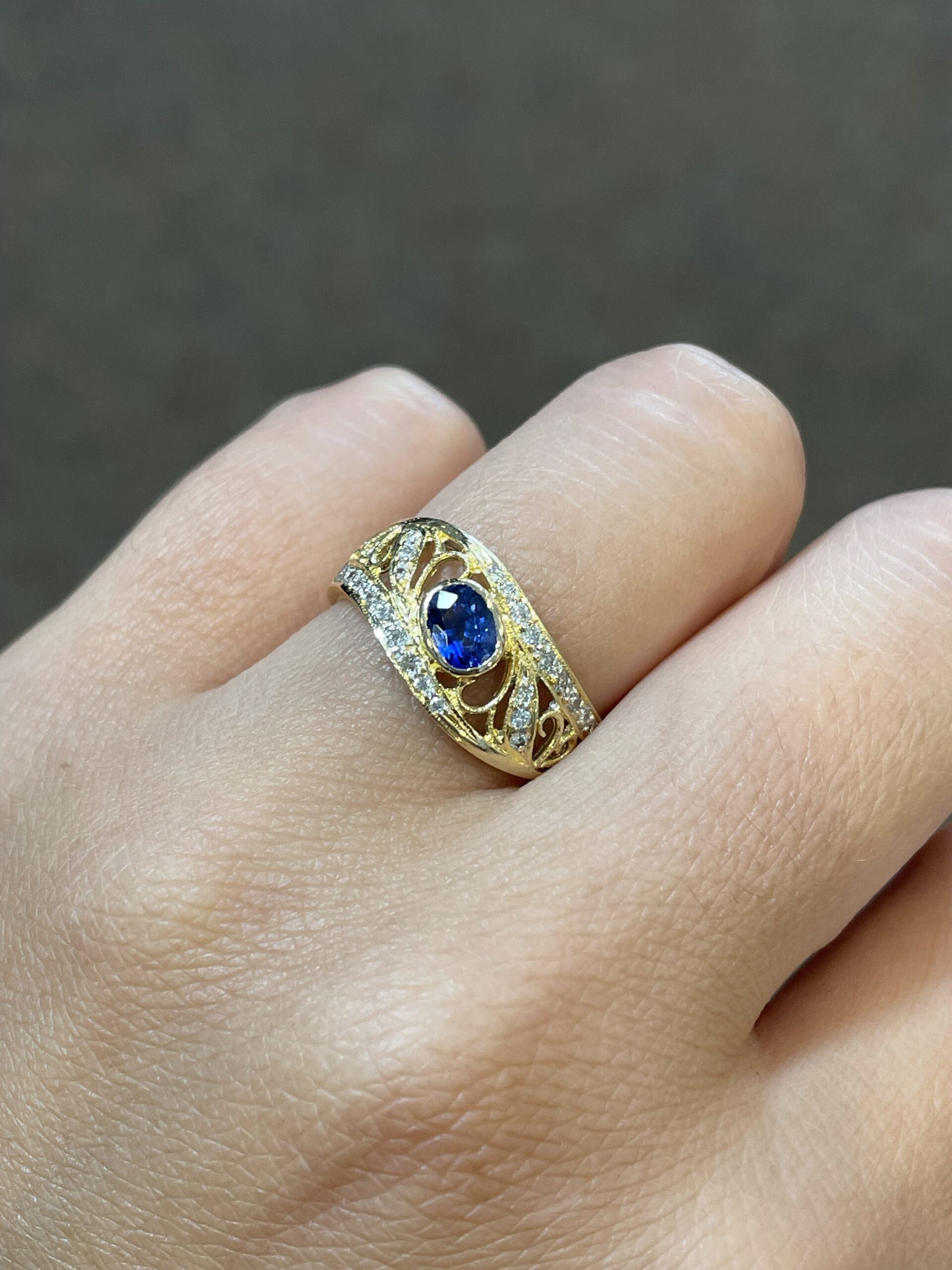 Vintage 14k Yellow Gold Genuine 1/2 Carat Bezel Set Sapphire & Diamond Filigree Ring - Image 7