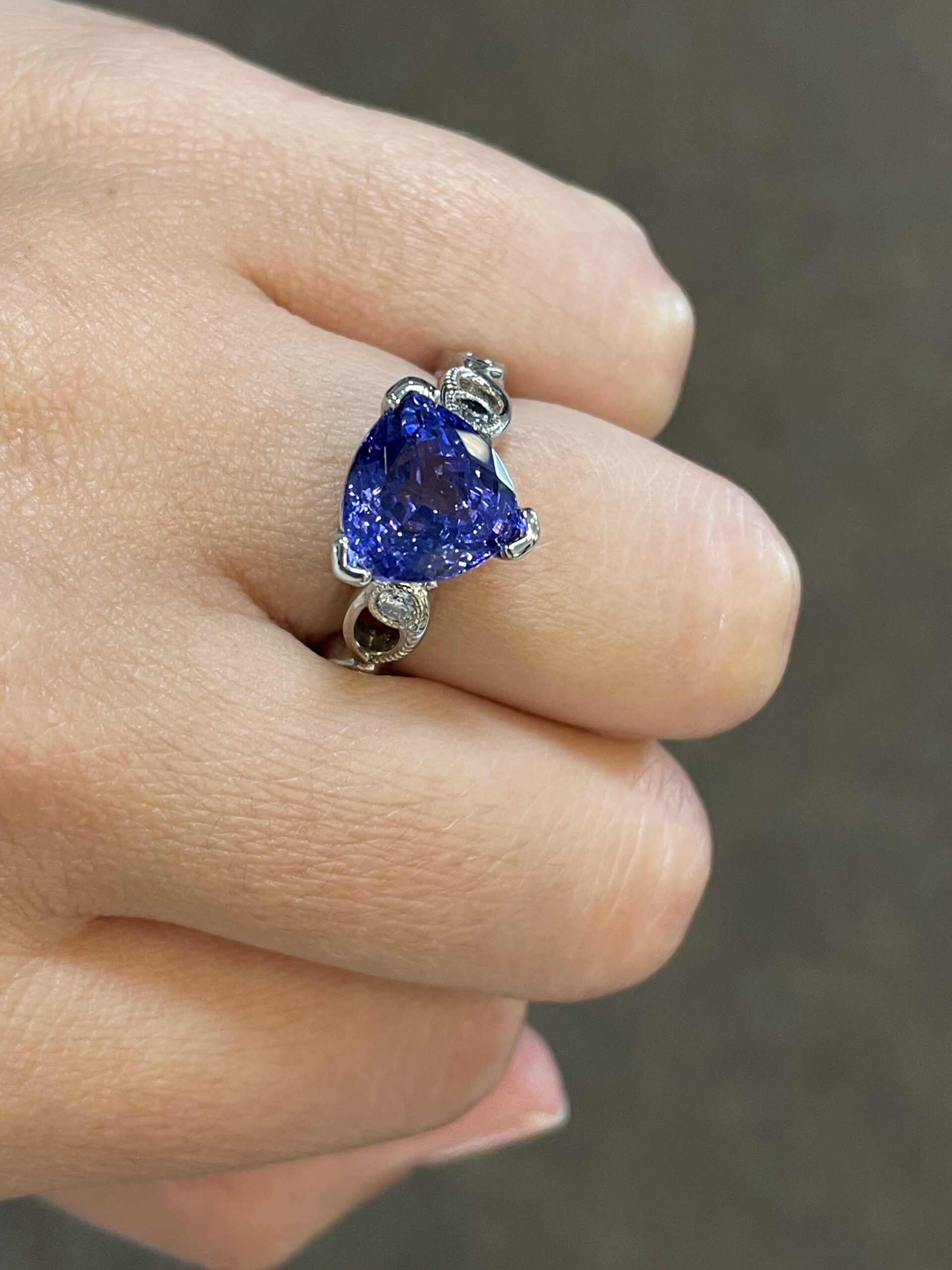 14k White Gold Genuine 4.55 Cttw Tanzanite & Diamond Ring - Image 16