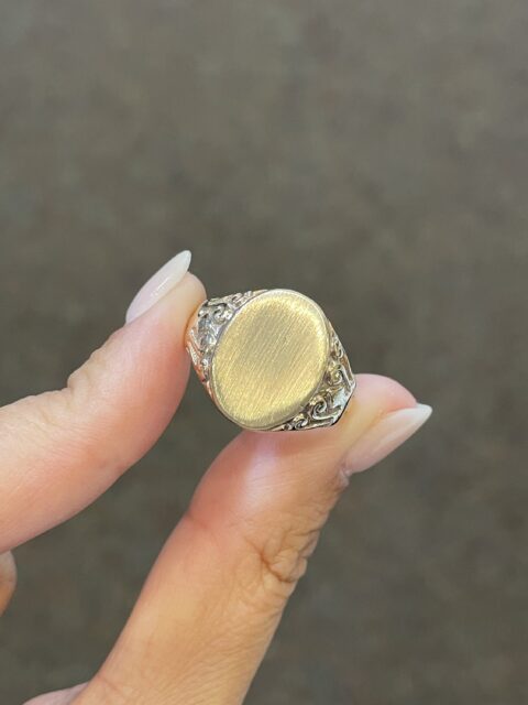 Vintage 10k Yellow Gold Engraved Oval Shaped Signet Ring