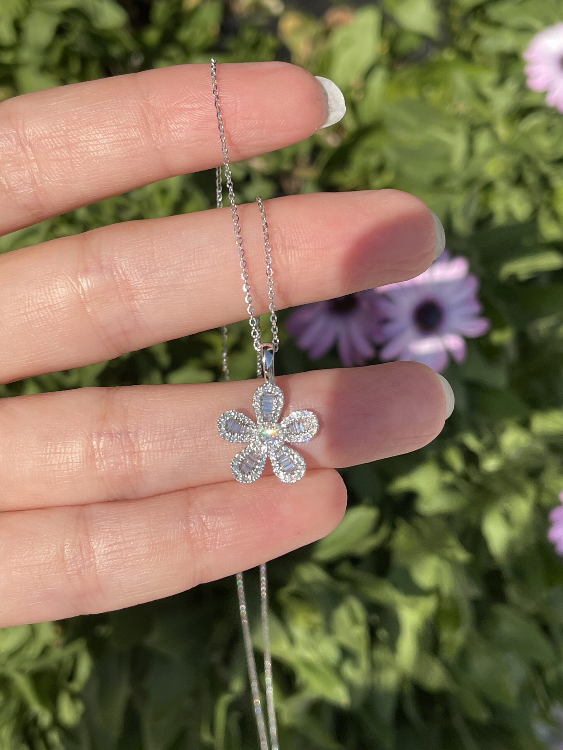 14k White Gold .41 Cttw Genuine Diamond Flower Pendant