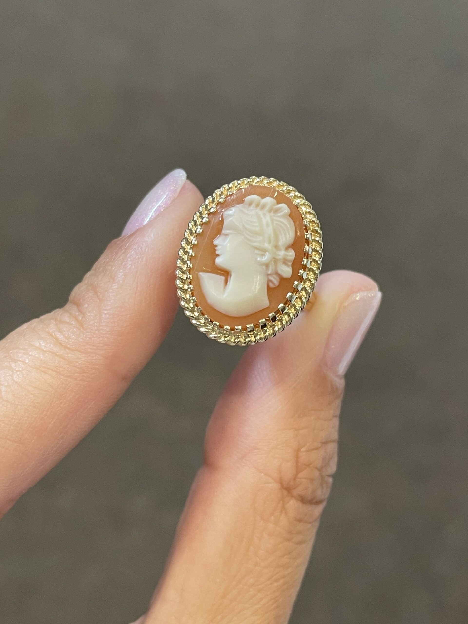 Vintage 14k Yellow Gold Carved Cameo Filigree Ring