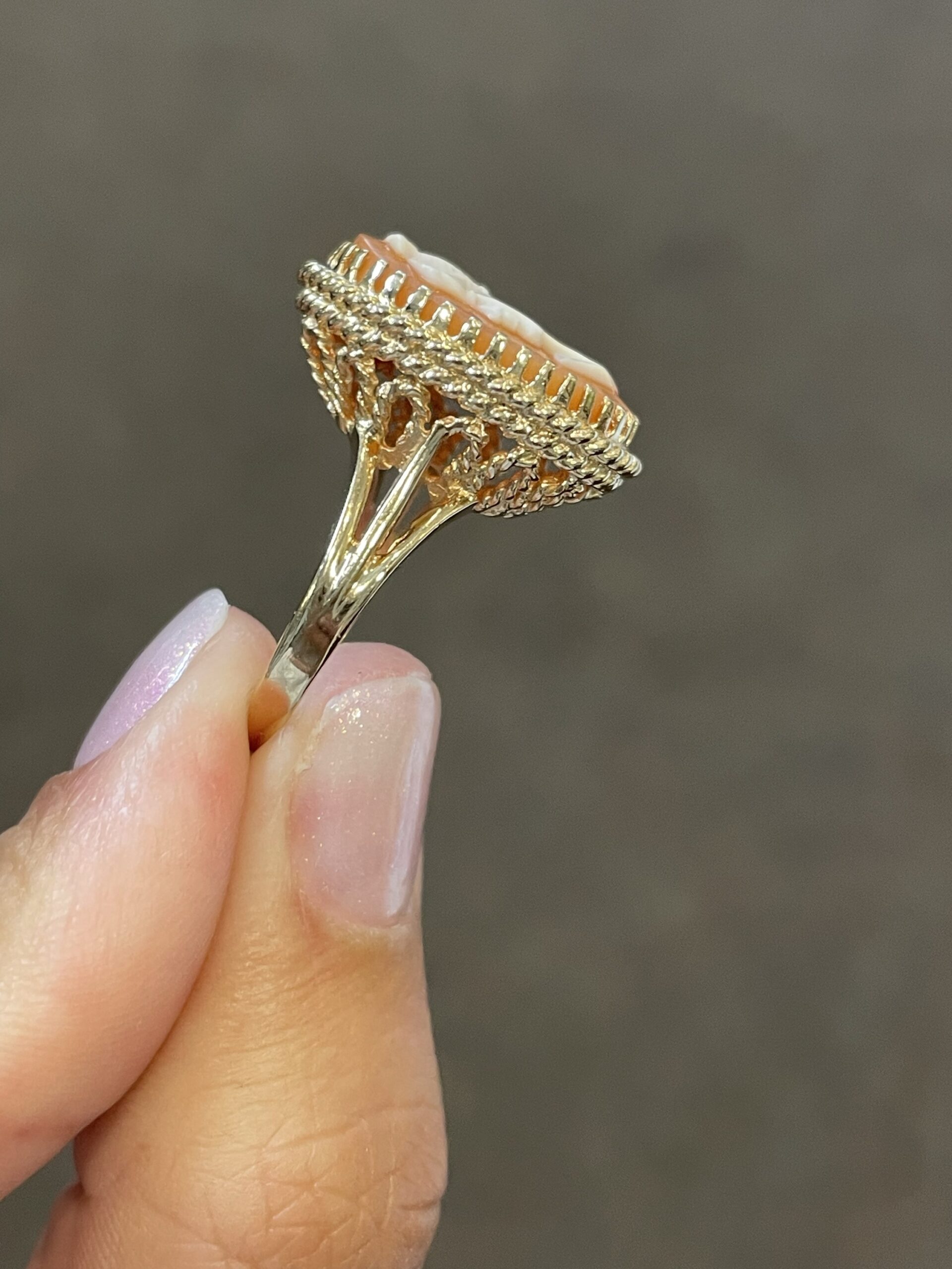 Vintage 14k Yellow Gold Carved Cameo Filigree Ring - Image 5