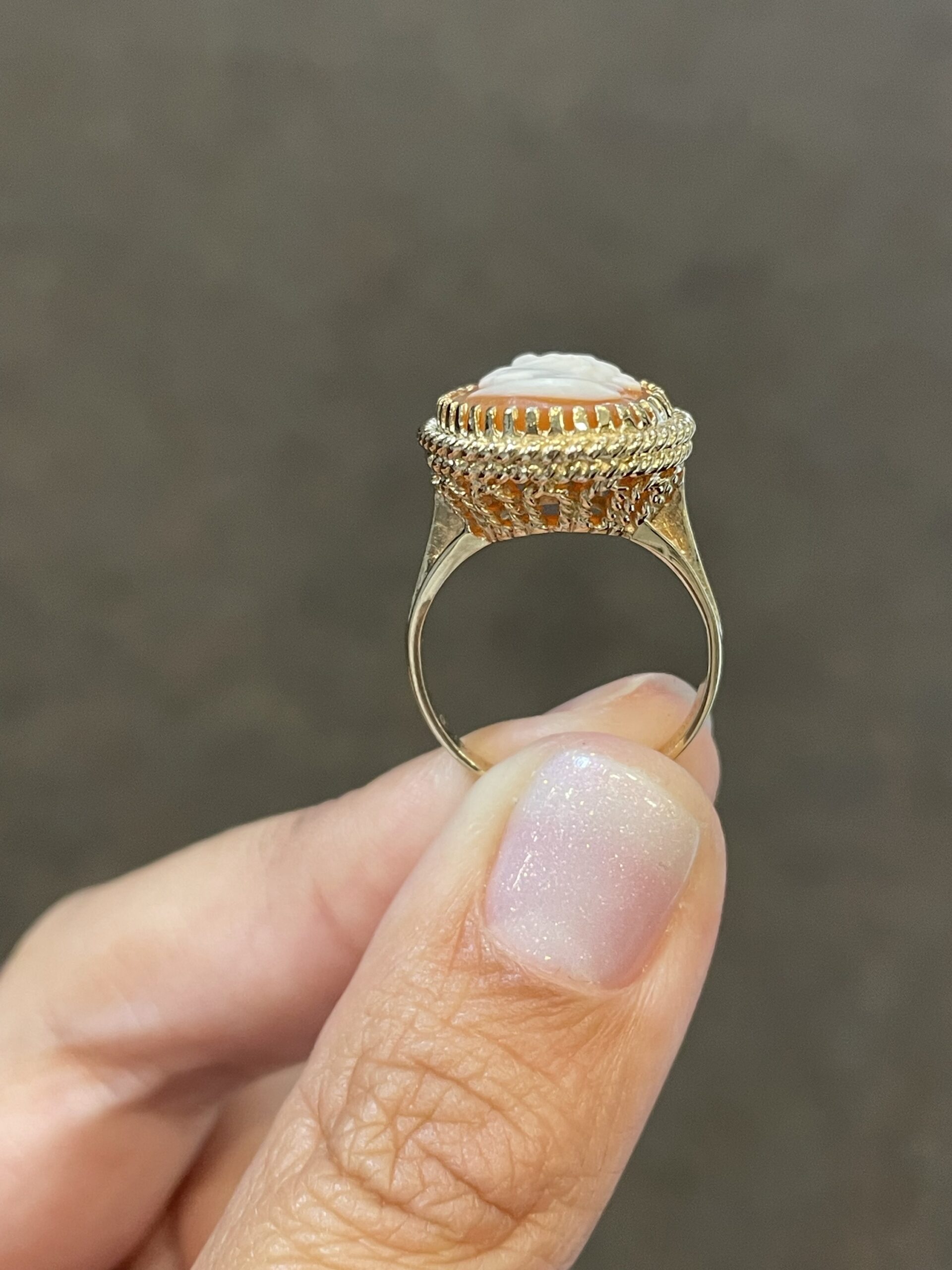 Vintage 14k Yellow Gold Carved Cameo Filigree Ring - Image 7