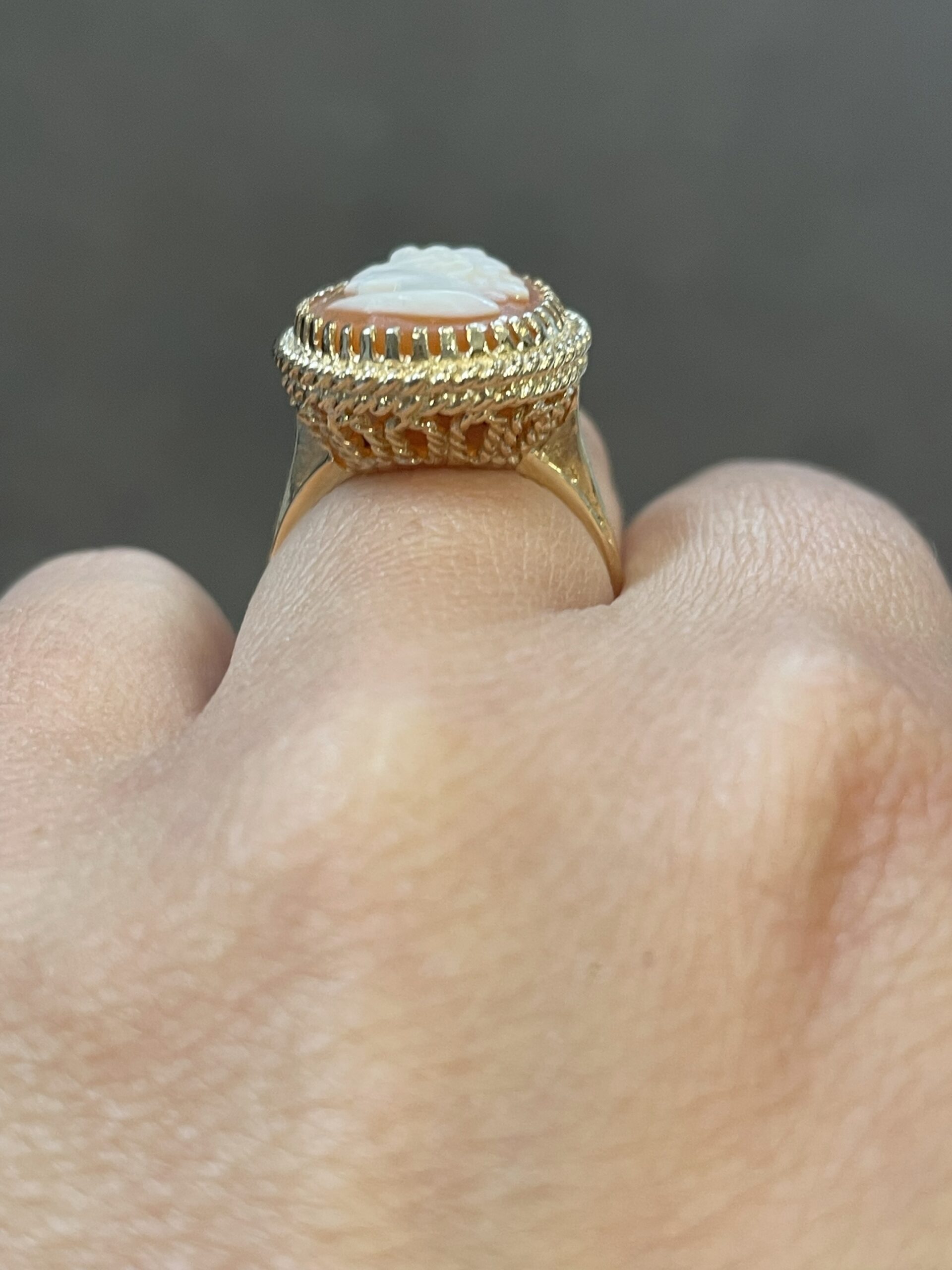 Vintage 14k Yellow Gold Carved Cameo Filigree Ring - Image 8