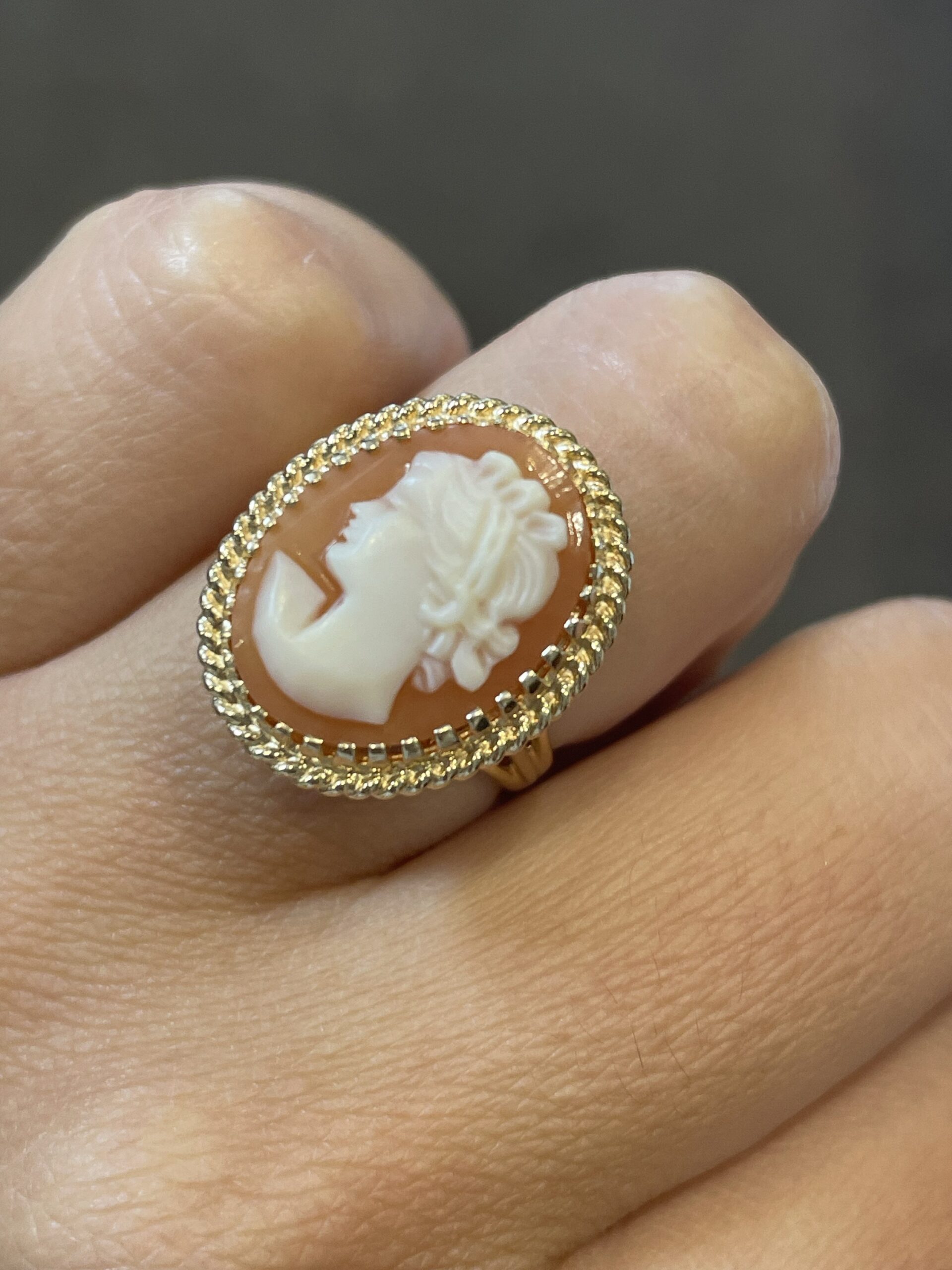 Vintage 14k Yellow Gold Carved Cameo Filigree Ring - Image 2