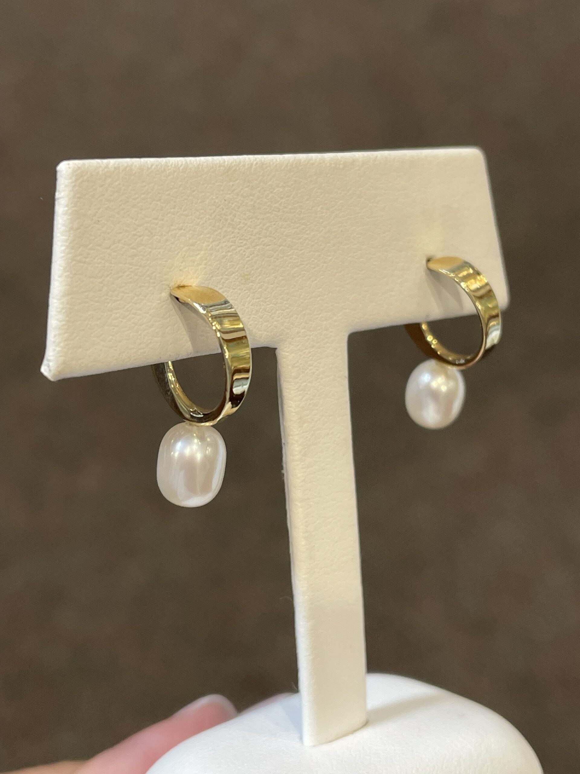 Tom Kruskal 14k Yellow Gold 8 MM Pearl Stud Earrings - Image 3