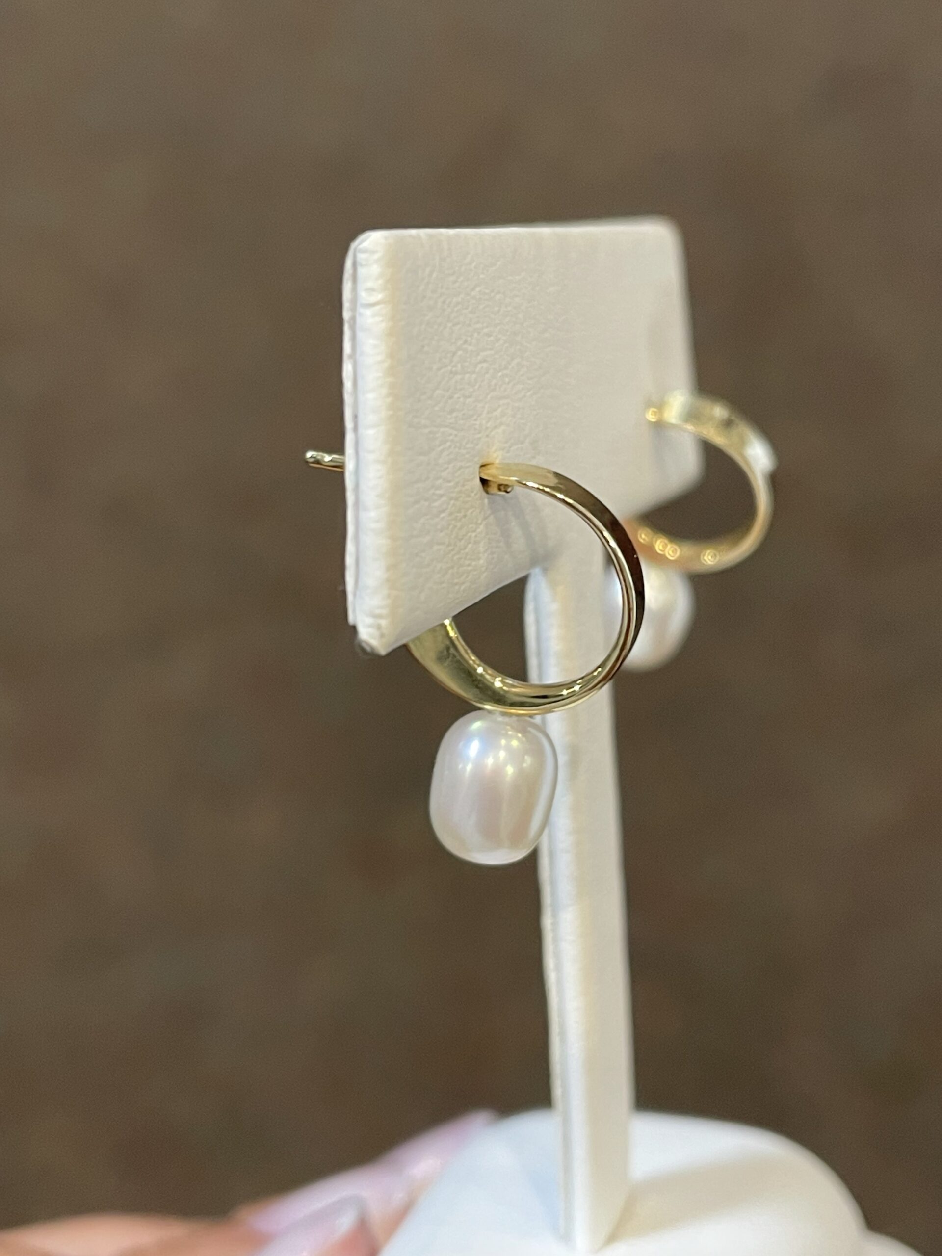 Tom Kruskal 14k Yellow Gold 8 MM Pearl Stud Earrings - Image 6
