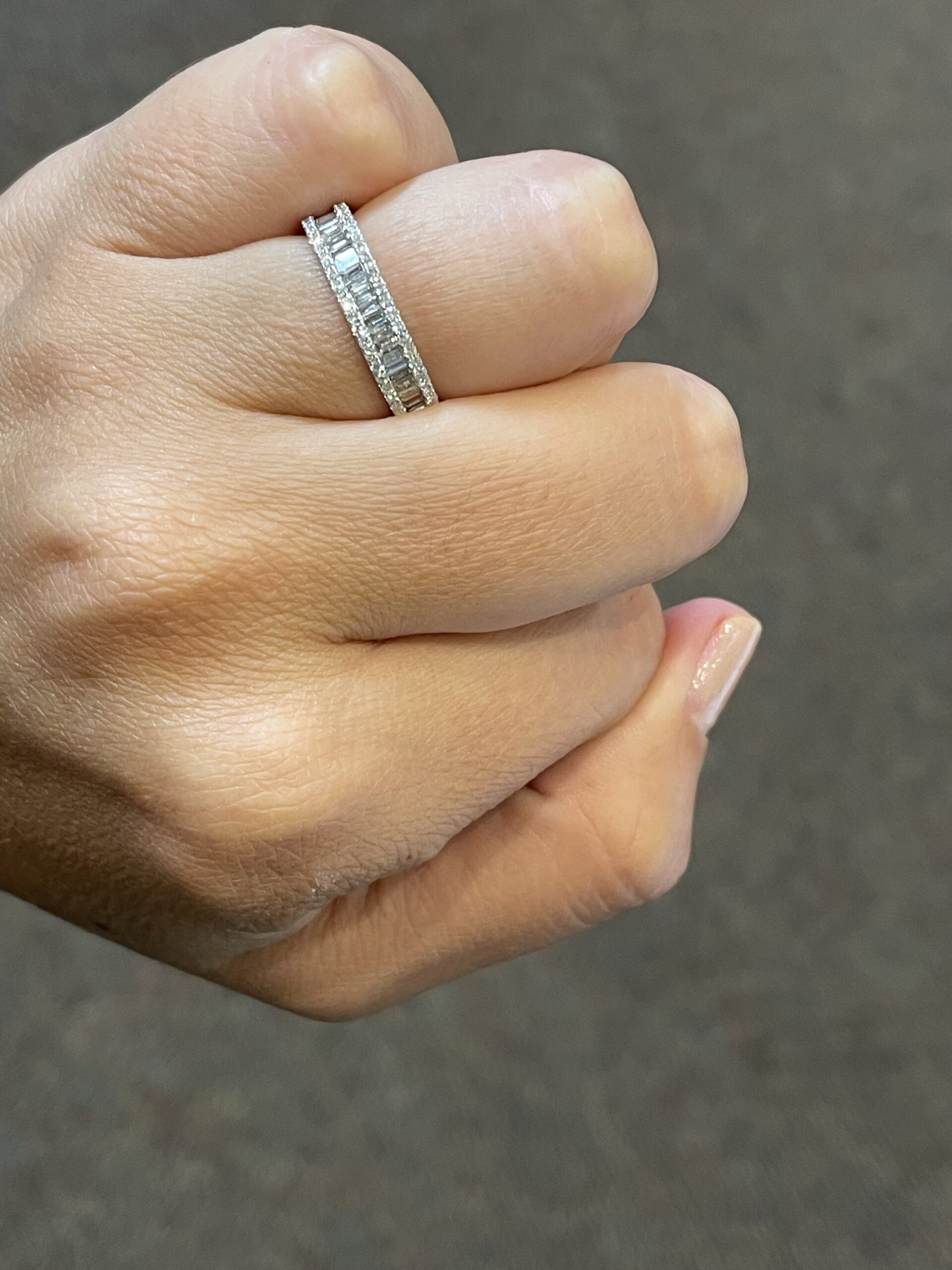 18k White Gold .60 Cttw Genuine Round Brilliant Cut Diamond & Diamond Baguette Band - Image 17