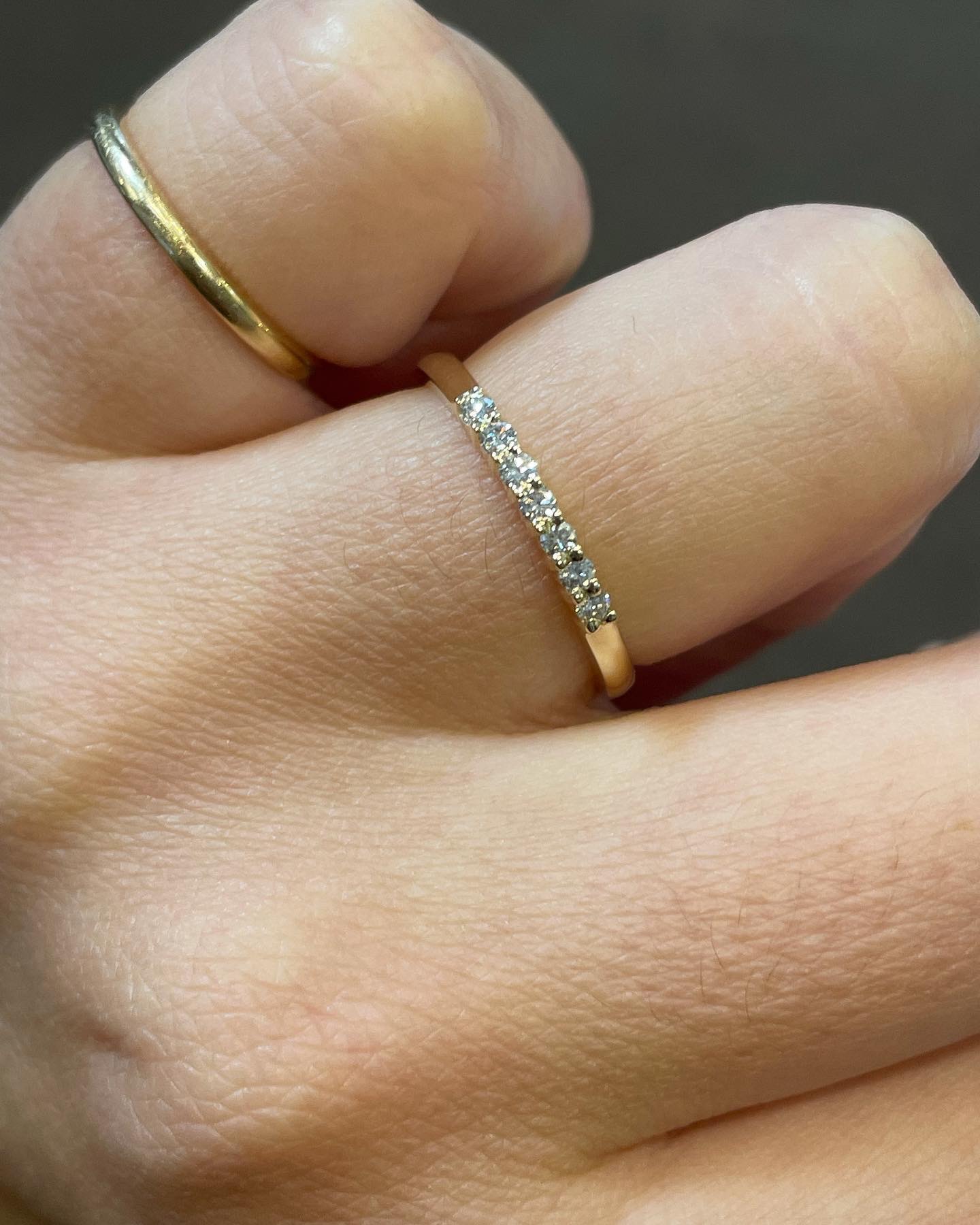 14k Yellow Gold 7 Stone Genuine .19 Cttw Round Brilliant Cut Diamond Shared Prong Band - Image 21