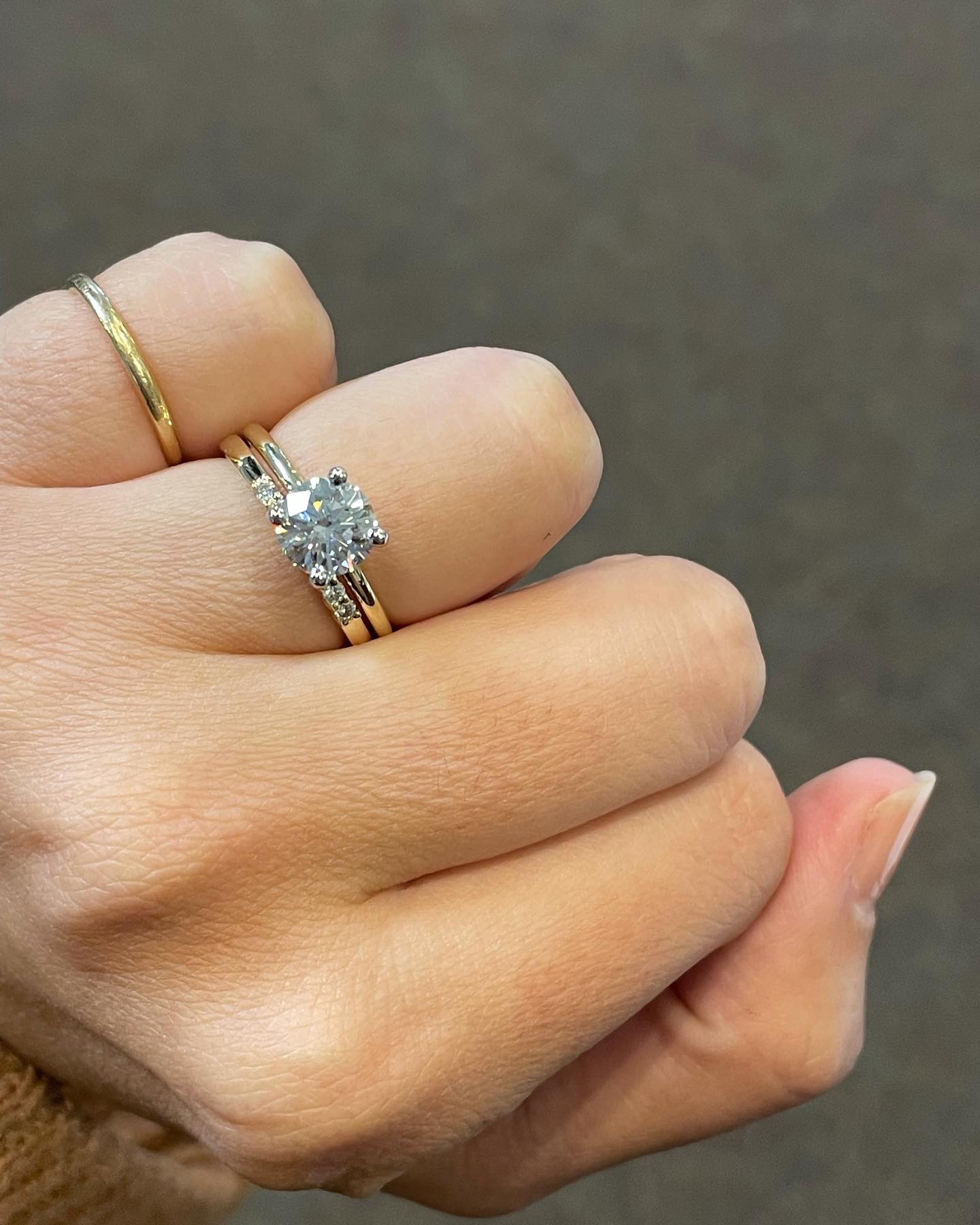 14k Yellow Gold 7 Stone Genuine .19 Cttw Round Brilliant Cut Diamond Shared Prong Band - Image 16