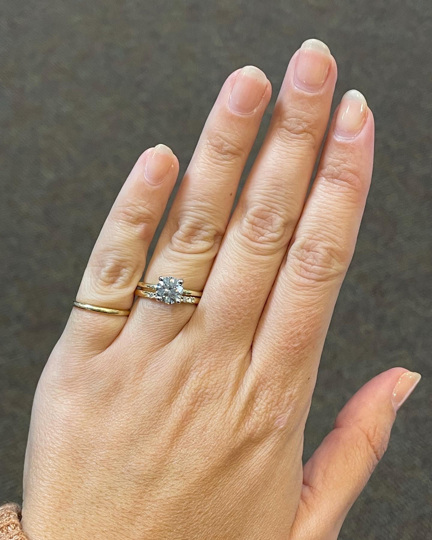 14k Yellow Gold 7 Stone Genuine .19 Cttw Round Brilliant Cut Diamond Shared Prong Band - Image 18