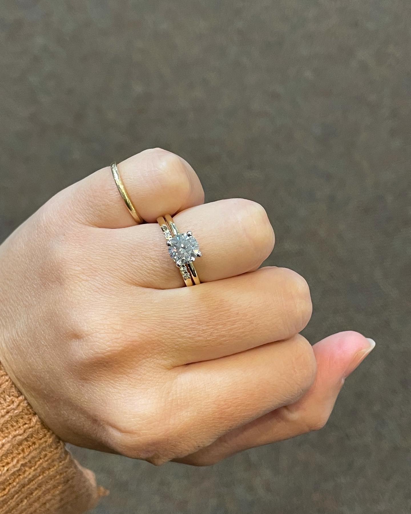 14k Yellow Gold 7 Stone Genuine .19 Cttw Round Brilliant Cut Diamond Shared Prong Band - Image 19