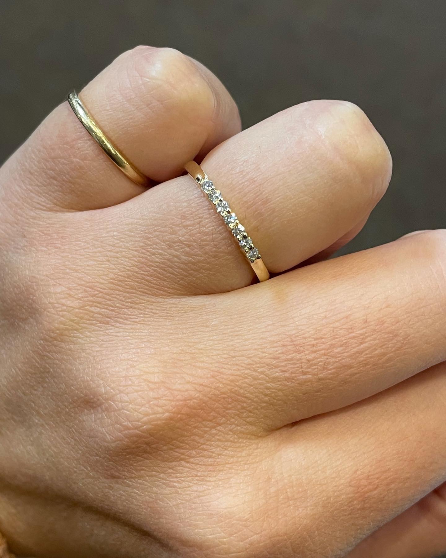 14k Yellow Gold 7 Stone Genuine .19 Cttw Round Brilliant Cut Diamond Shared Prong Band - Image 20