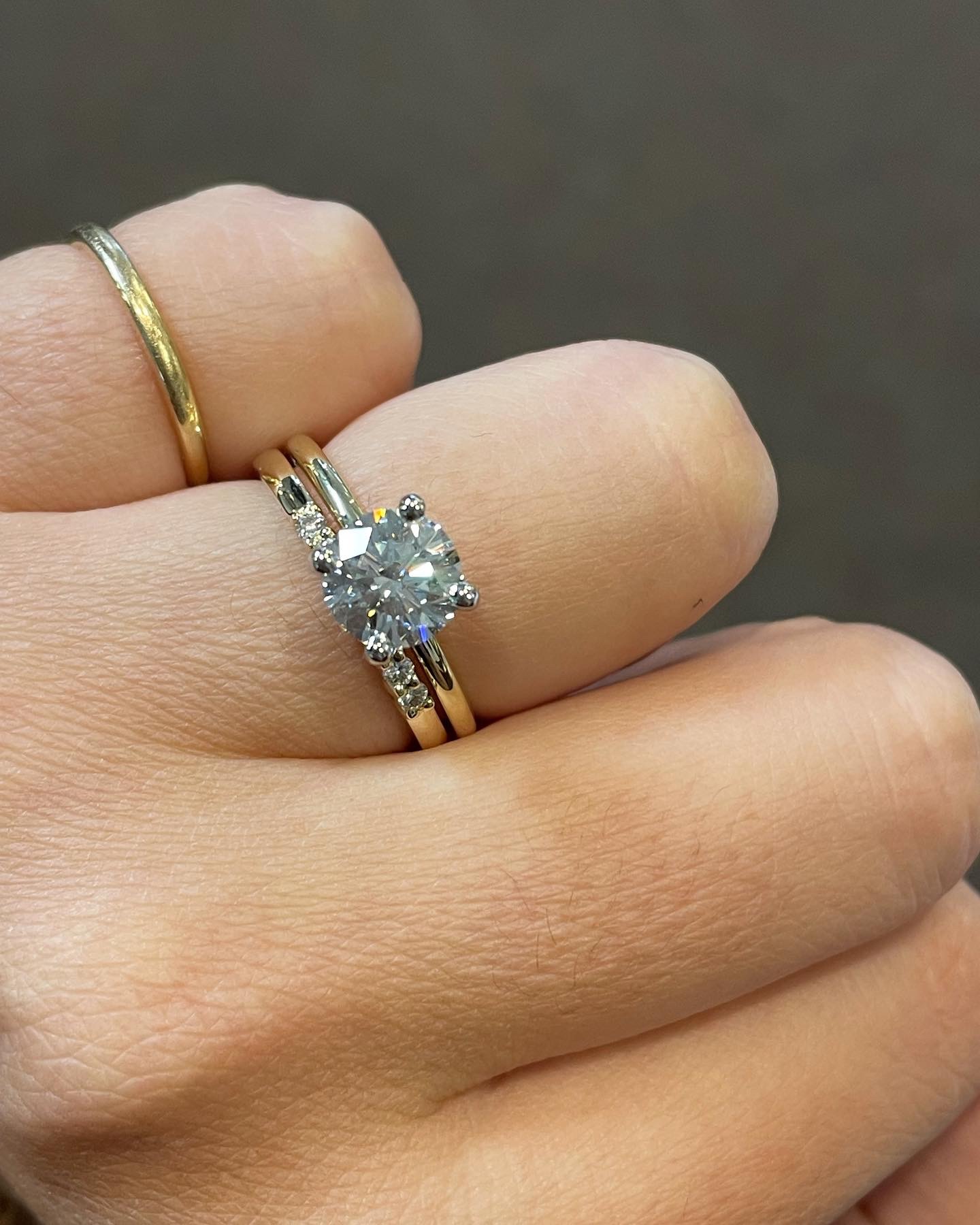 14k Yellow Gold 7 Stone Genuine .19 Cttw Round Brilliant Cut Diamond Shared Prong Band - Image 17