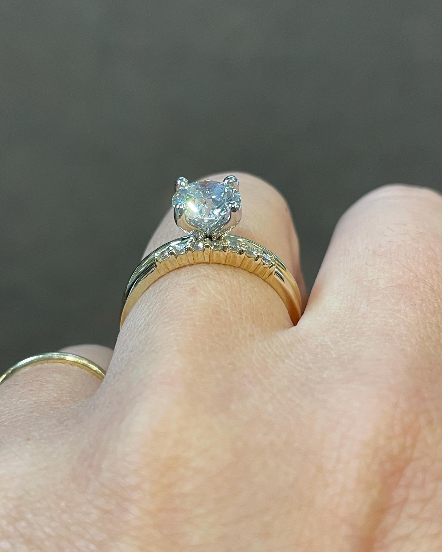 14k Yellow Gold 7 Stone Genuine .19 Cttw Round Brilliant Cut Diamond Shared Prong Band - Image 25