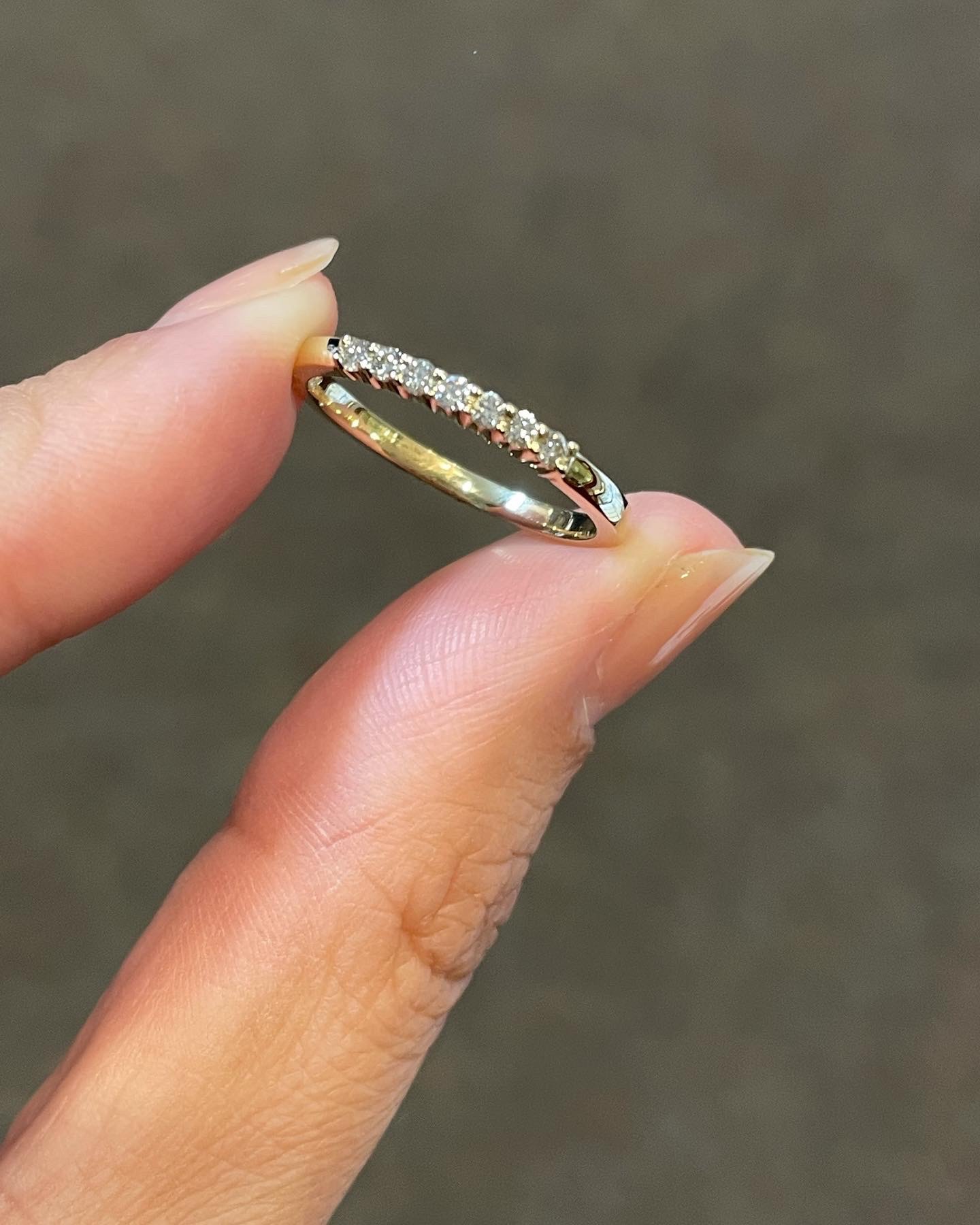 14k Yellow Gold 7 Stone Genuine .19 Cttw Round Brilliant Cut Diamond Shared Prong Band - Image 7