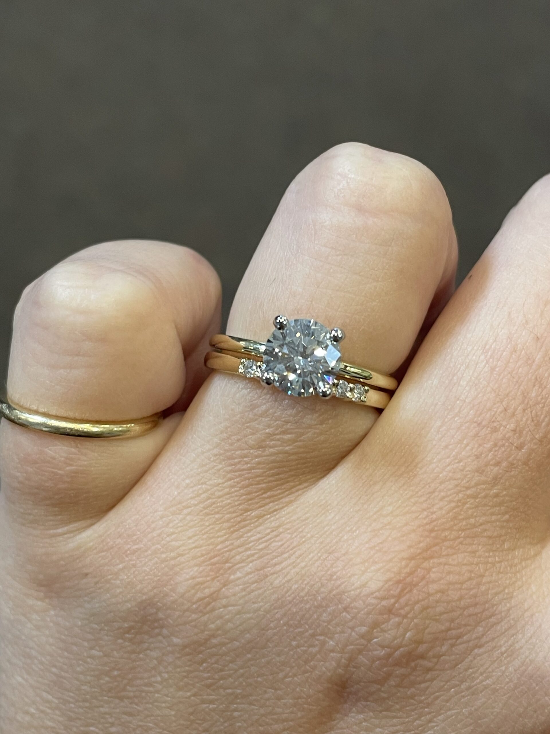 14k Yellow Gold 7 Stone Genuine .19 Cttw Round Brilliant Cut Diamond Shared Prong Band - Image 5