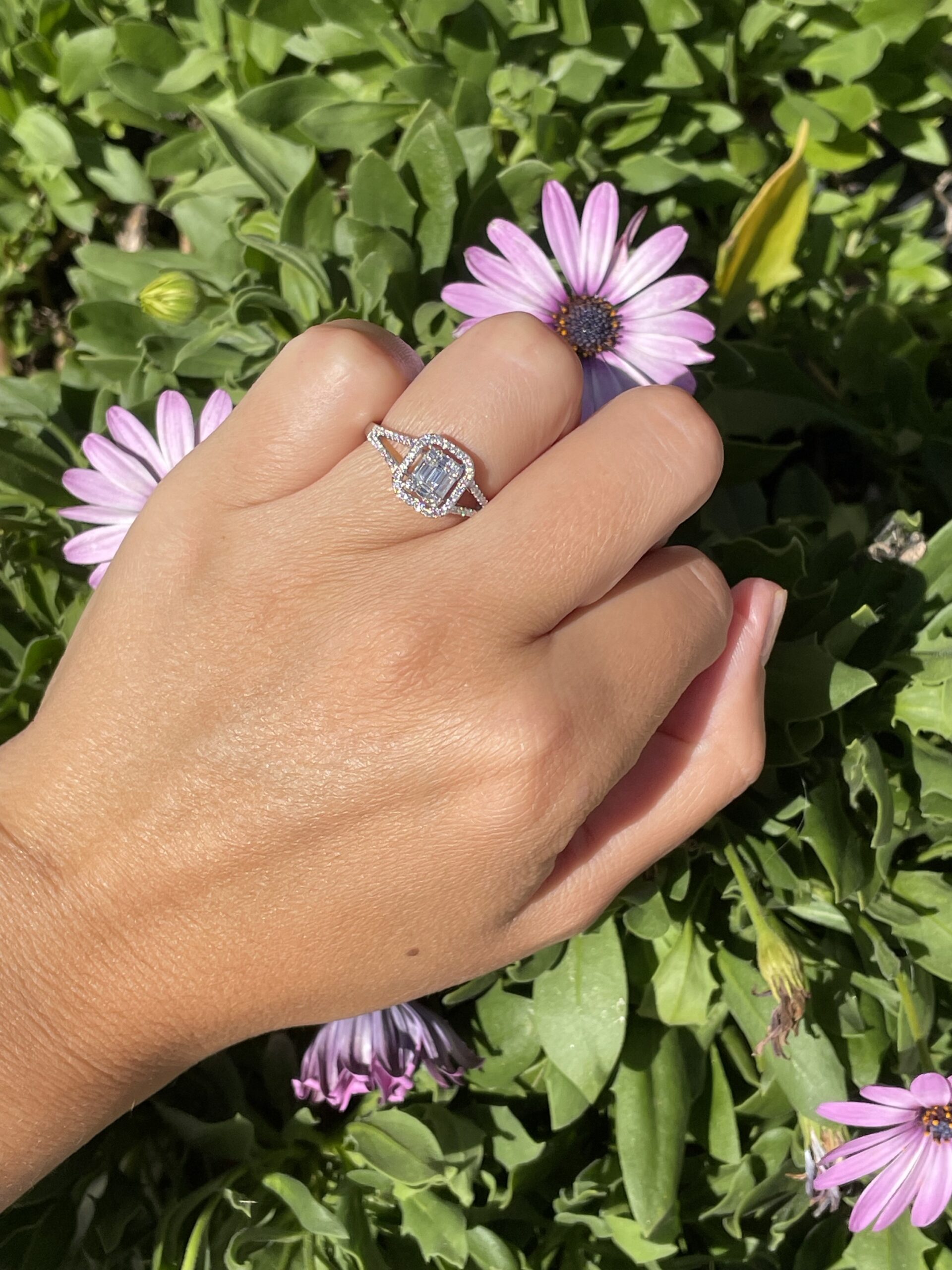 18k White Gold .45 Cttw Round Brilliant Cut Diamond & Diamond Baguette Cluster Ring - Image 17