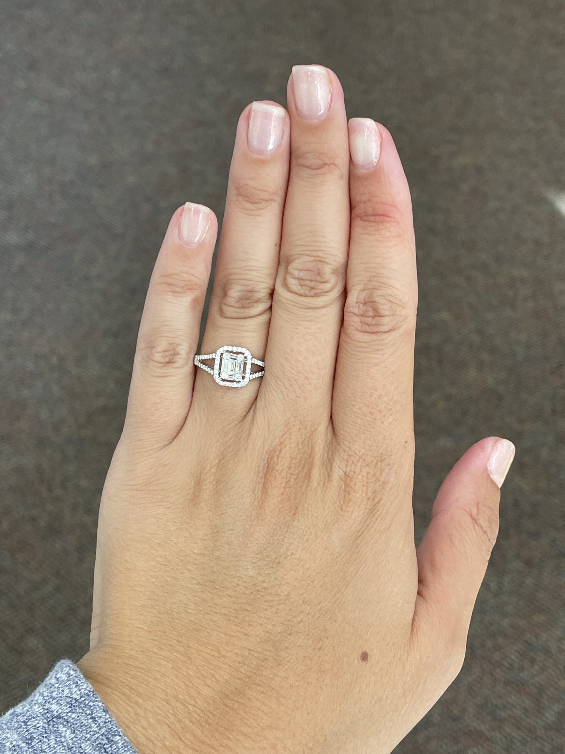 18k White Gold .45 Cttw Round Brilliant Cut Diamond & Diamond Baguette Cluster Ring - Image 20