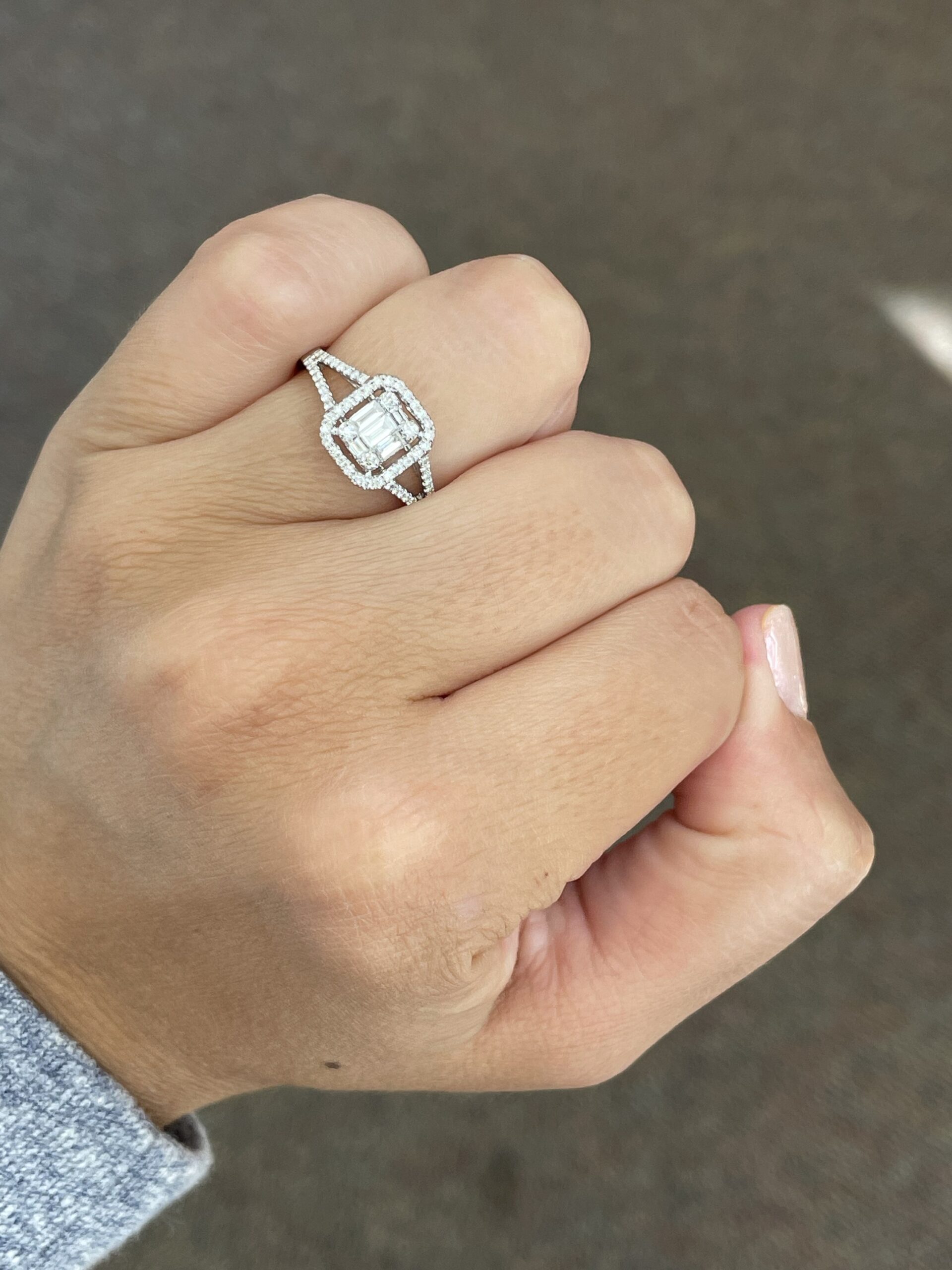 18k White Gold .45 Cttw Round Brilliant Cut Diamond & Diamond Baguette Cluster Ring - Image 21