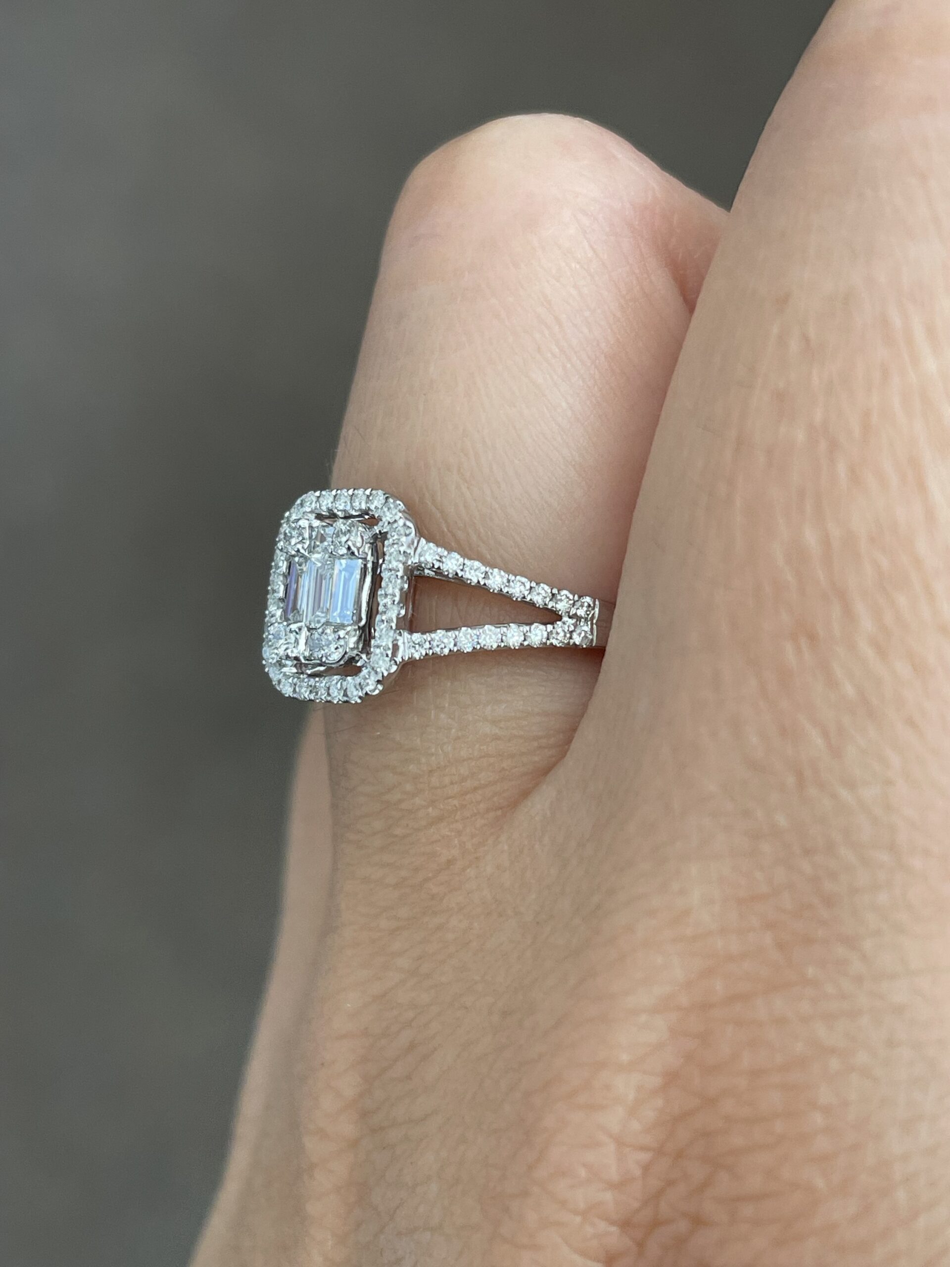 18k White Gold .45 Cttw Round Brilliant Cut Diamond & Diamond Baguette Cluster Ring - Image 25