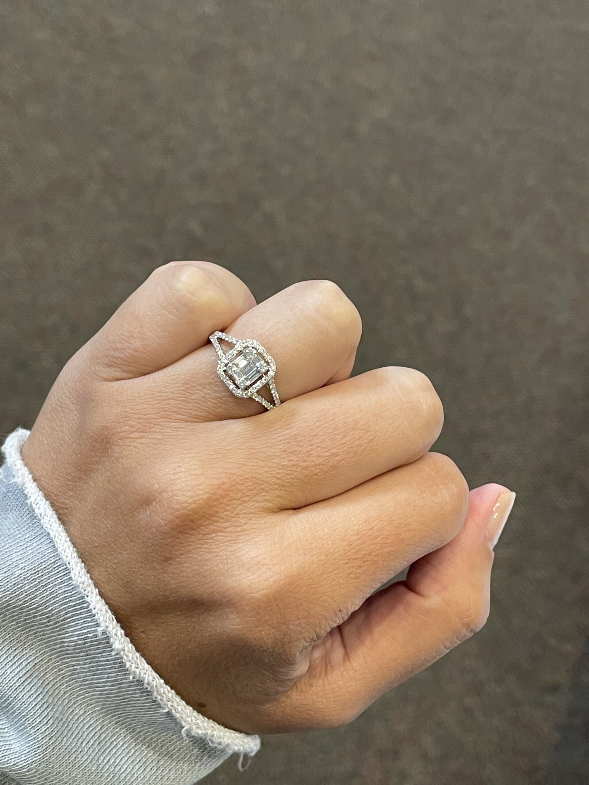 18k White Gold .45 Cttw Round Brilliant Cut Diamond & Diamond Baguette Cluster Ring - Image 13