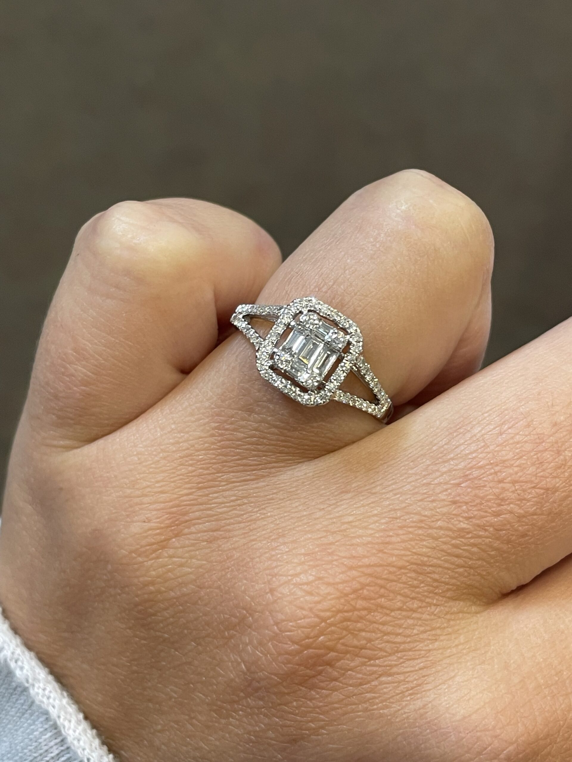 18k White Gold .45 Cttw Round Brilliant Cut Diamond & Diamond Baguette Cluster Ring - Image 14