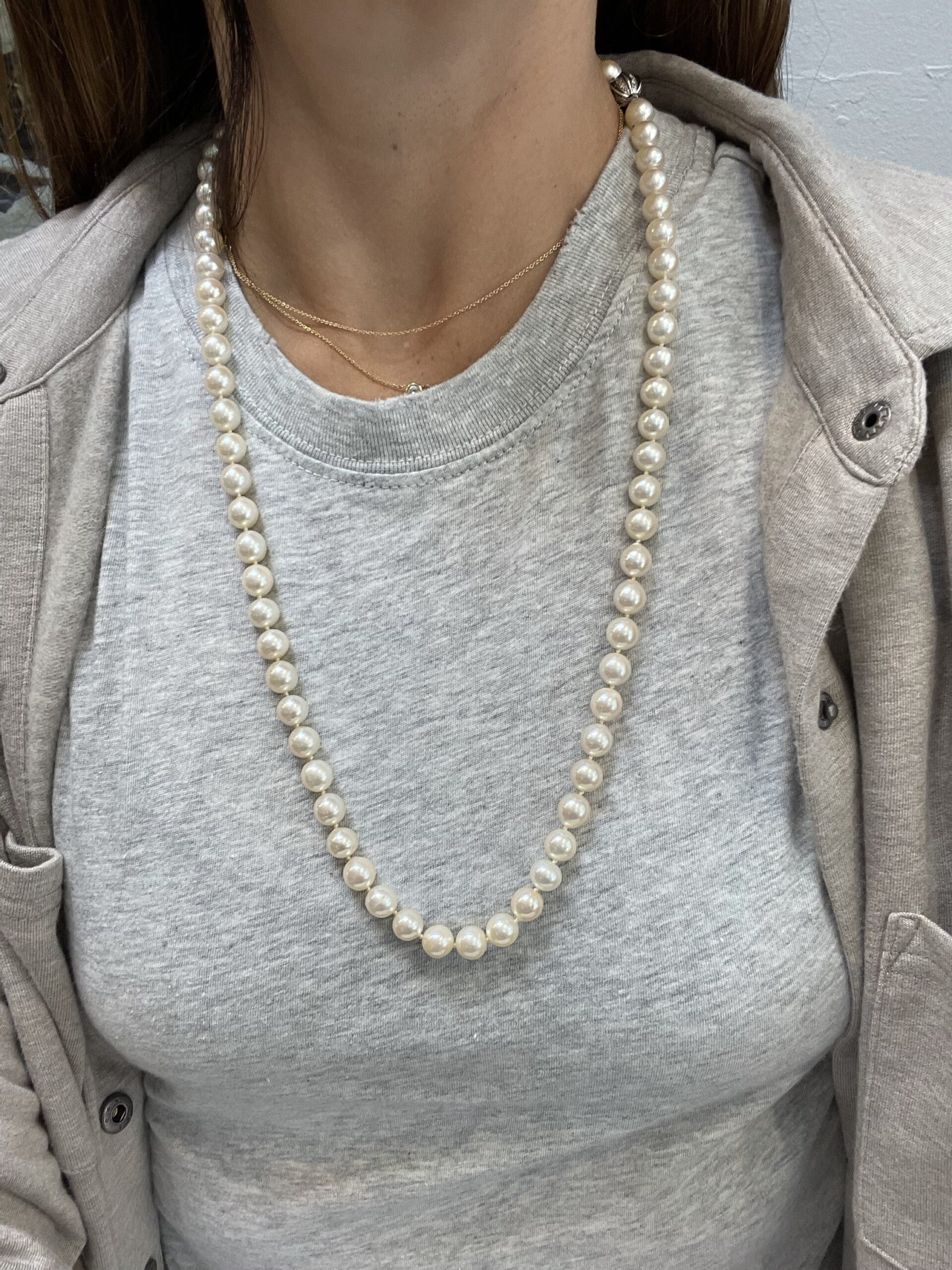 Fine Quality 26.5” Cultured Akoya Pearl Strand With 18k White Gold Diamond Sphere Clasp - Image 4