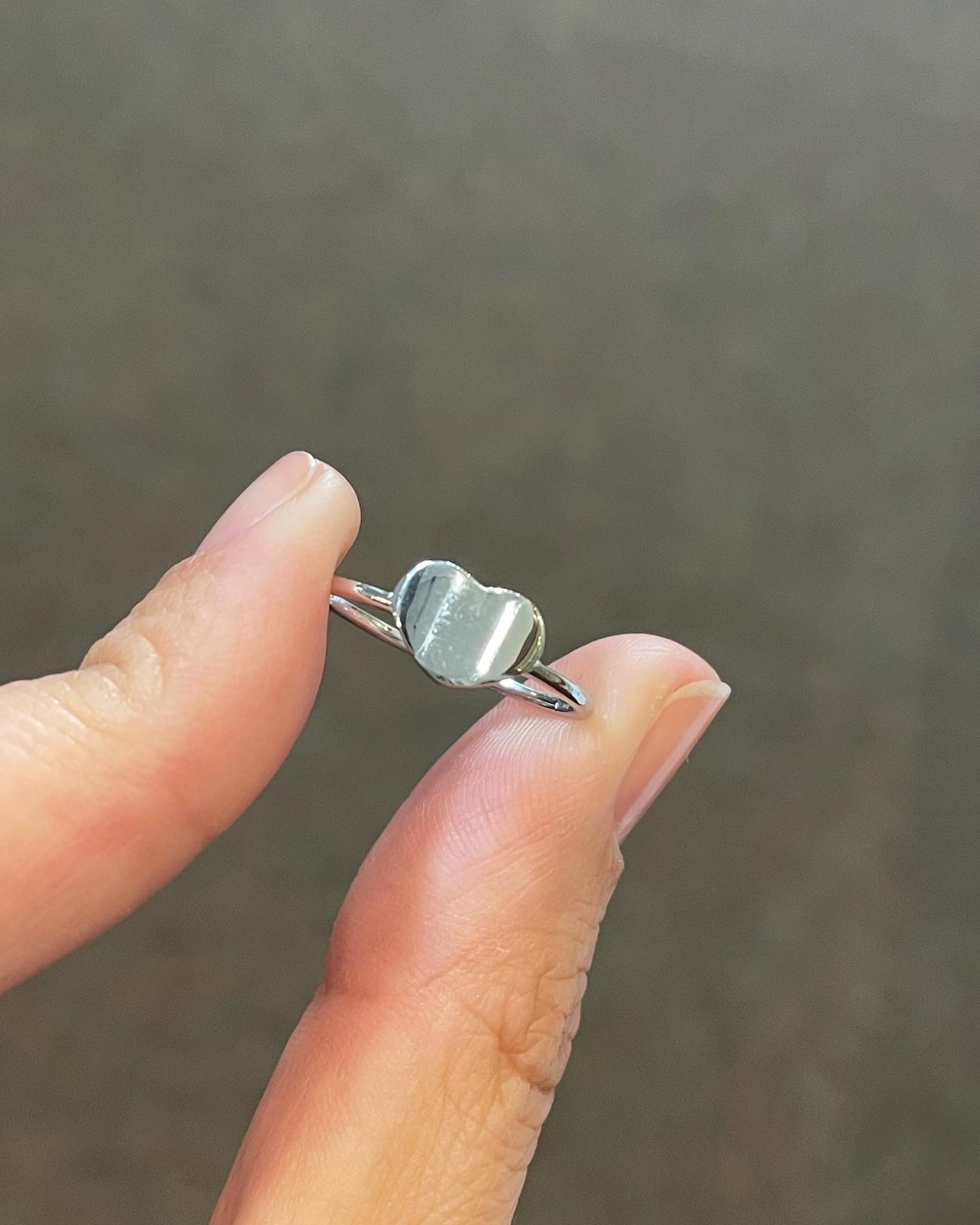 18k White Gold Polished Heart Ring - Image 2