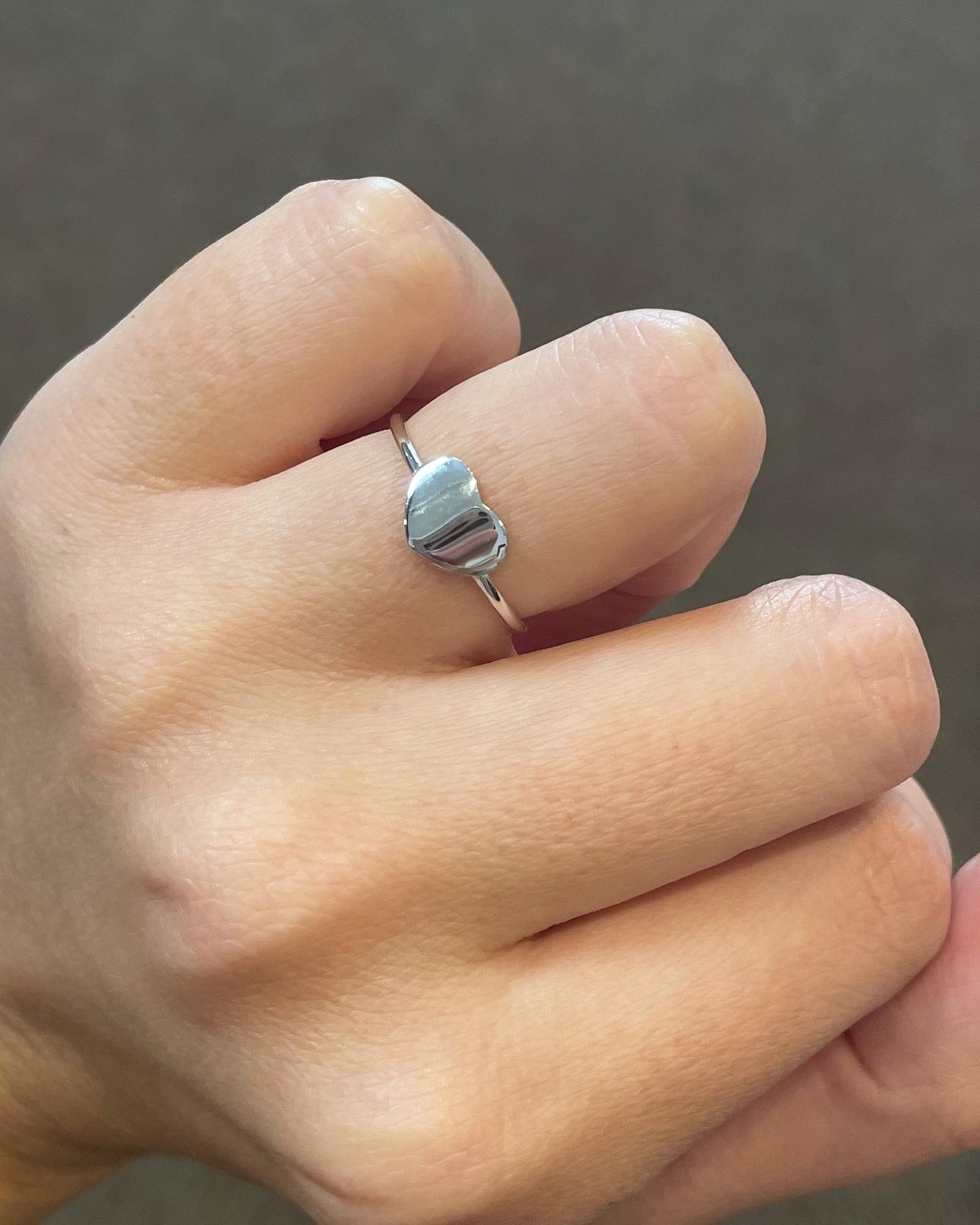 18k White Gold Polished Heart Ring - Image 8