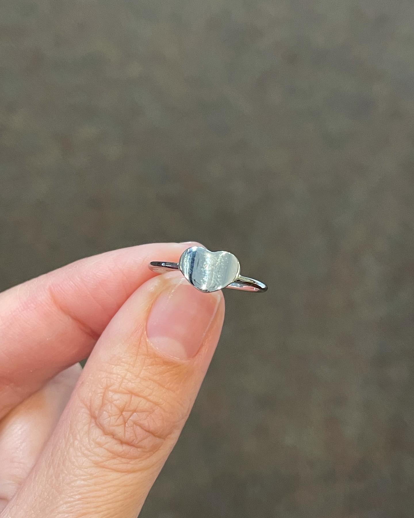 18k White Gold Polished Heart Ring - Image 4