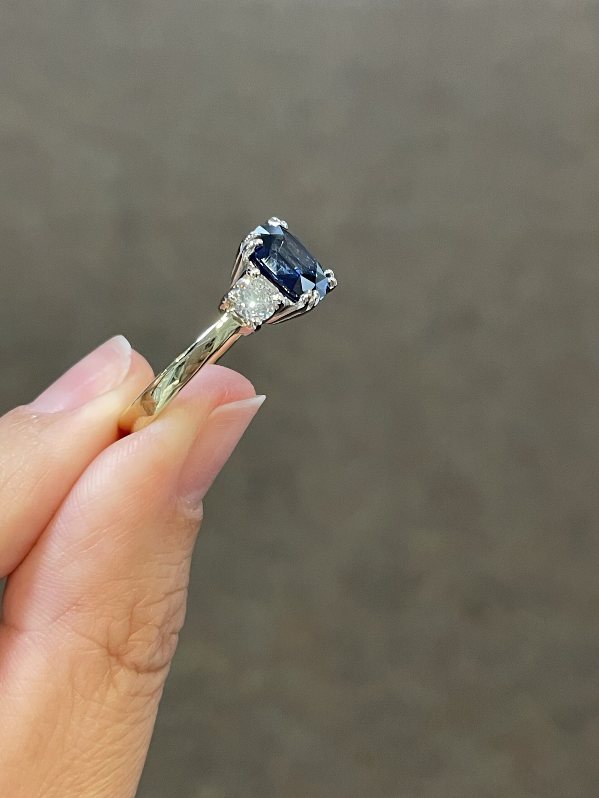 18k Yellow Gold & Platinum Genuine A.G.S. 2.69 Carat Ceylon Sapphire & Diamond 3 Stone Ring - Image 9