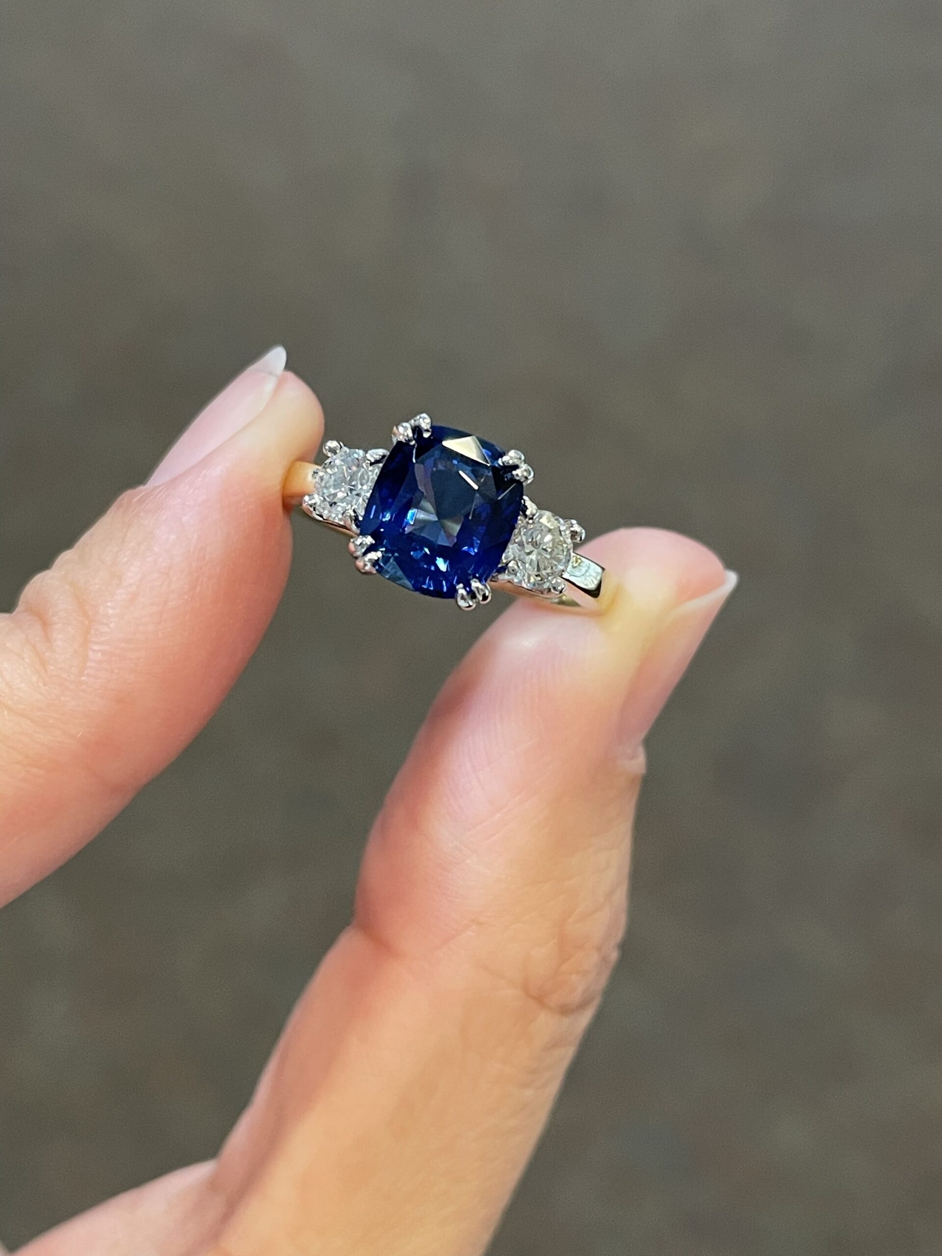 18k Yellow Gold & Platinum Genuine A.G.S. 2.69 Carat Ceylon Sapphire & Diamond 3 Stone Ring - Image 2