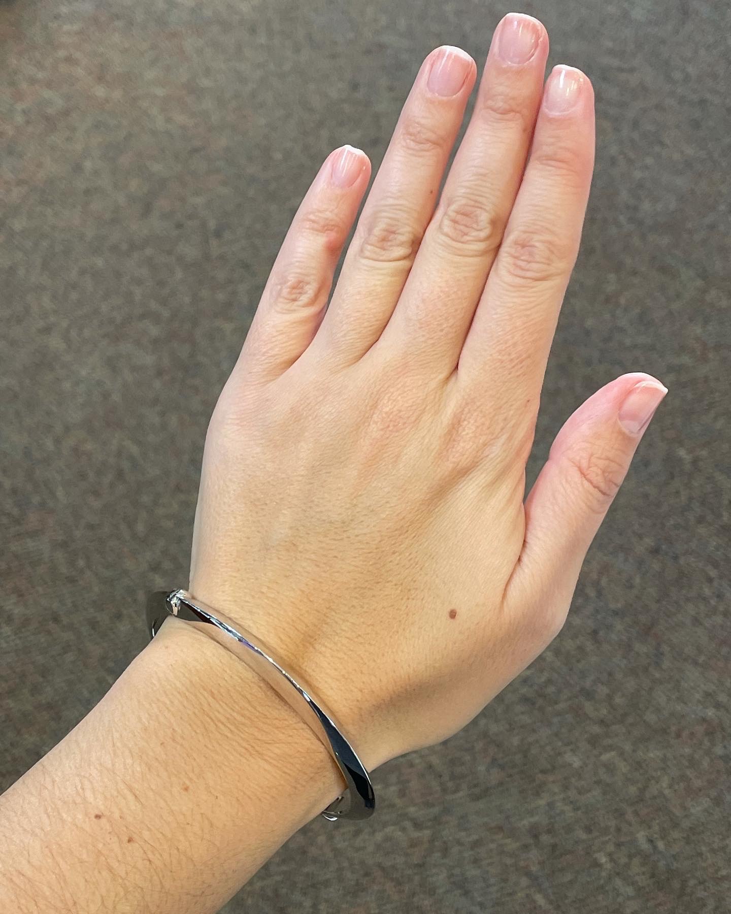 18k White Gold Knife Edge Hinged Bangle Bracelet - Image 17