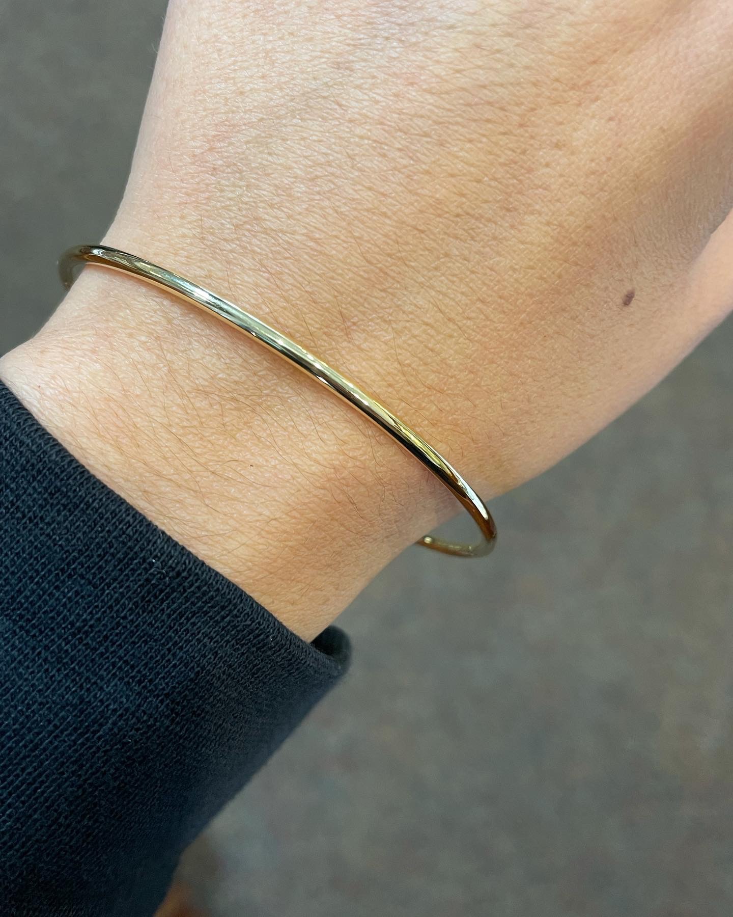 18k Yellow Gold Round Slip-On Bangle Bracelet From Italy - Image 18