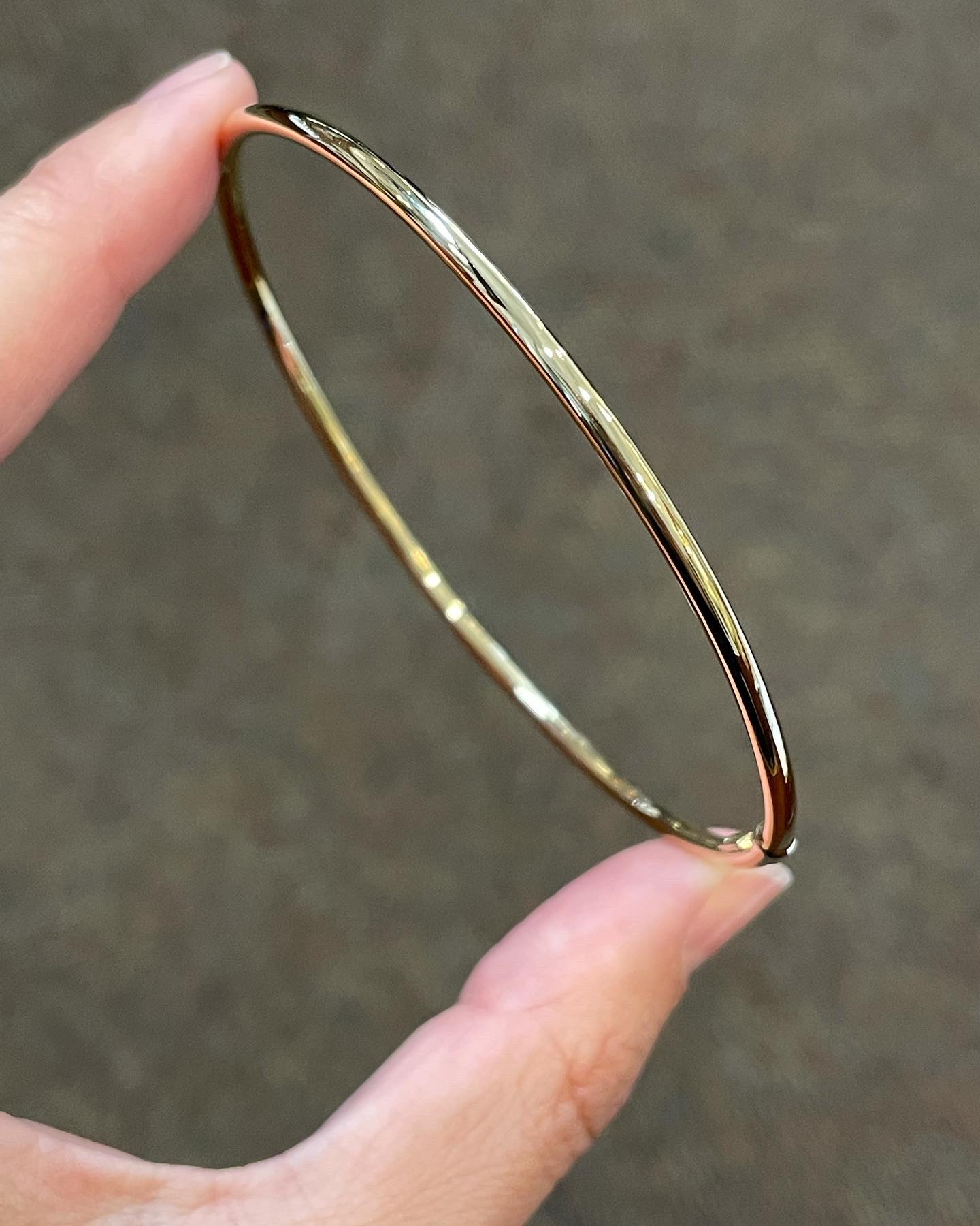 18k Yellow Gold Round Slip-On Bangle Bracelet From Italy - Image 5