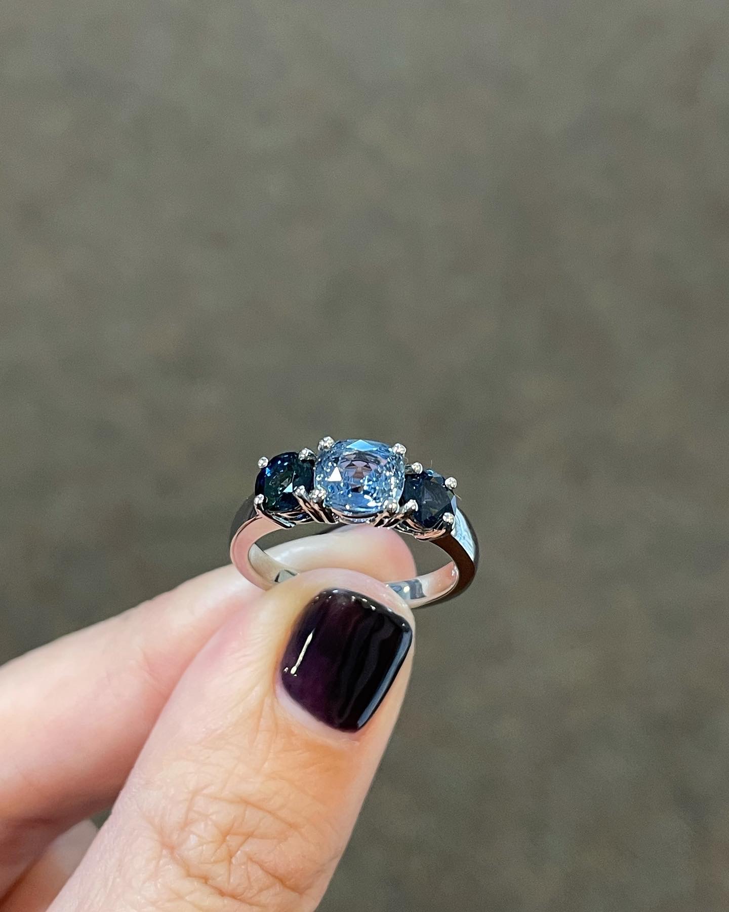 14k White Gold Genuine Gray Blue & Blue Sapphire 3 Stone Ring - Image 5