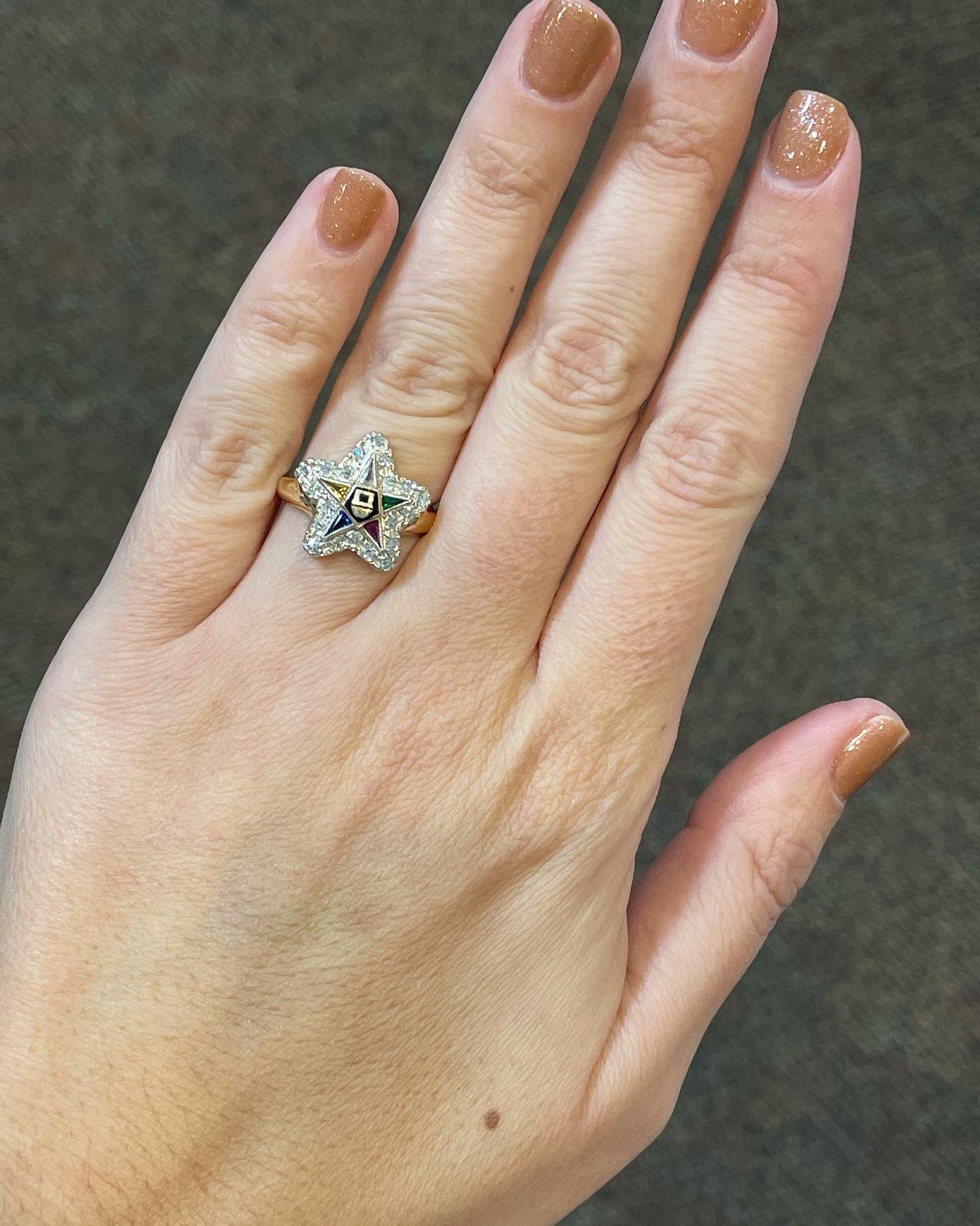 Vintage 10K Yellow Gold Genuine Diamond Eastern Star Ring - Image 9