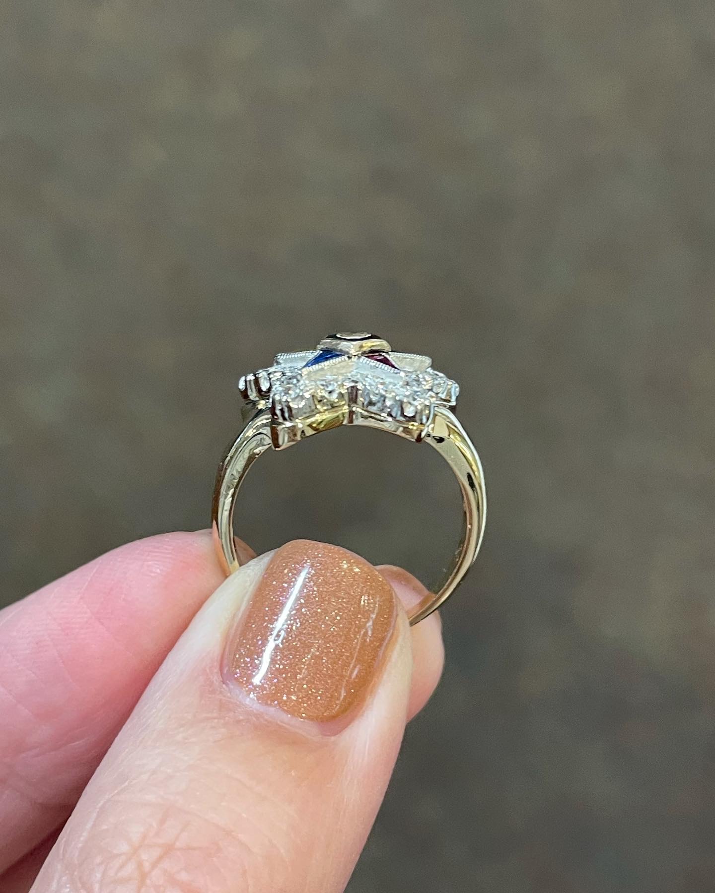 Vintage 10K Yellow Gold Genuine Diamond Eastern Star Ring - Image 10