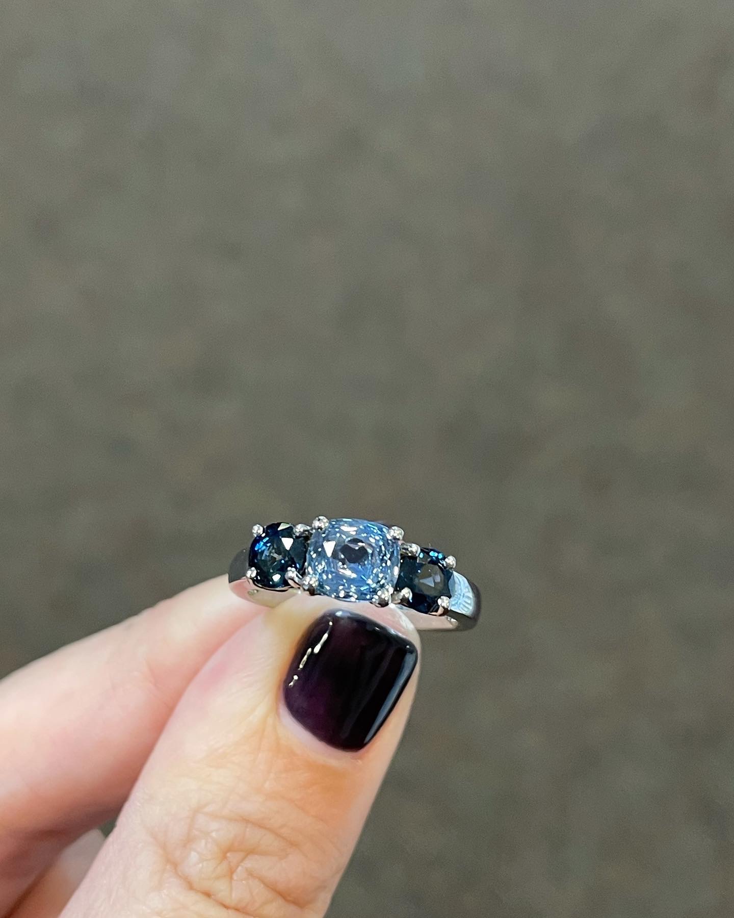 14k White Gold Genuine Gray Blue & Blue Sapphire 3 Stone Ring - Image 12