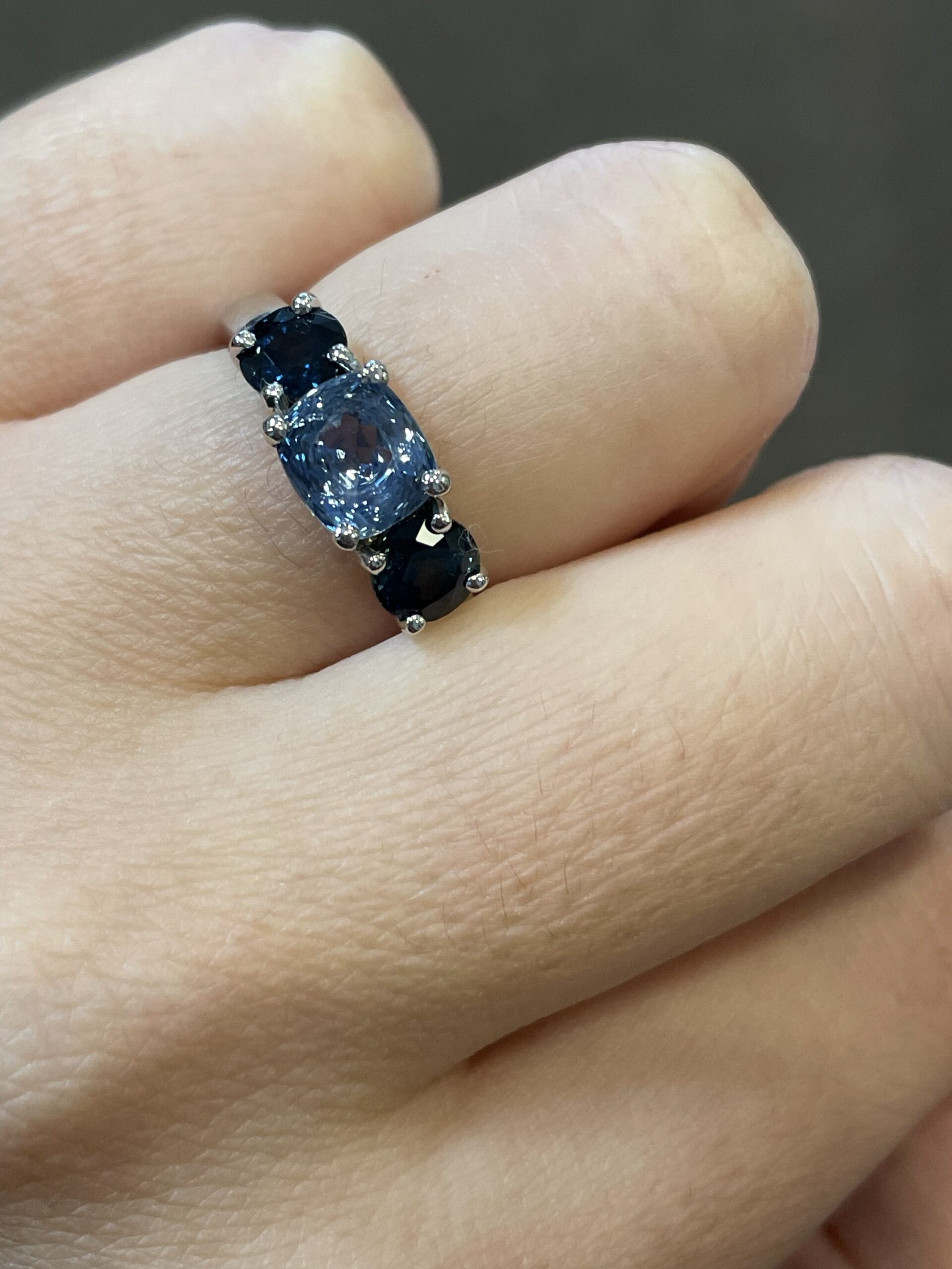 14k White Gold Genuine Gray Blue & Blue Sapphire 3 Stone Ring - Image 7