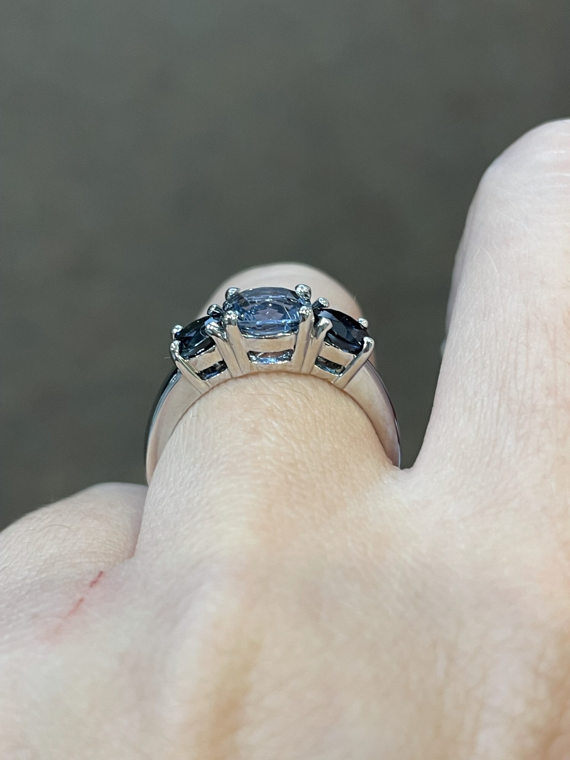 14k White Gold Genuine Gray Blue & Blue Sapphire 3 Stone Ring - Image 9