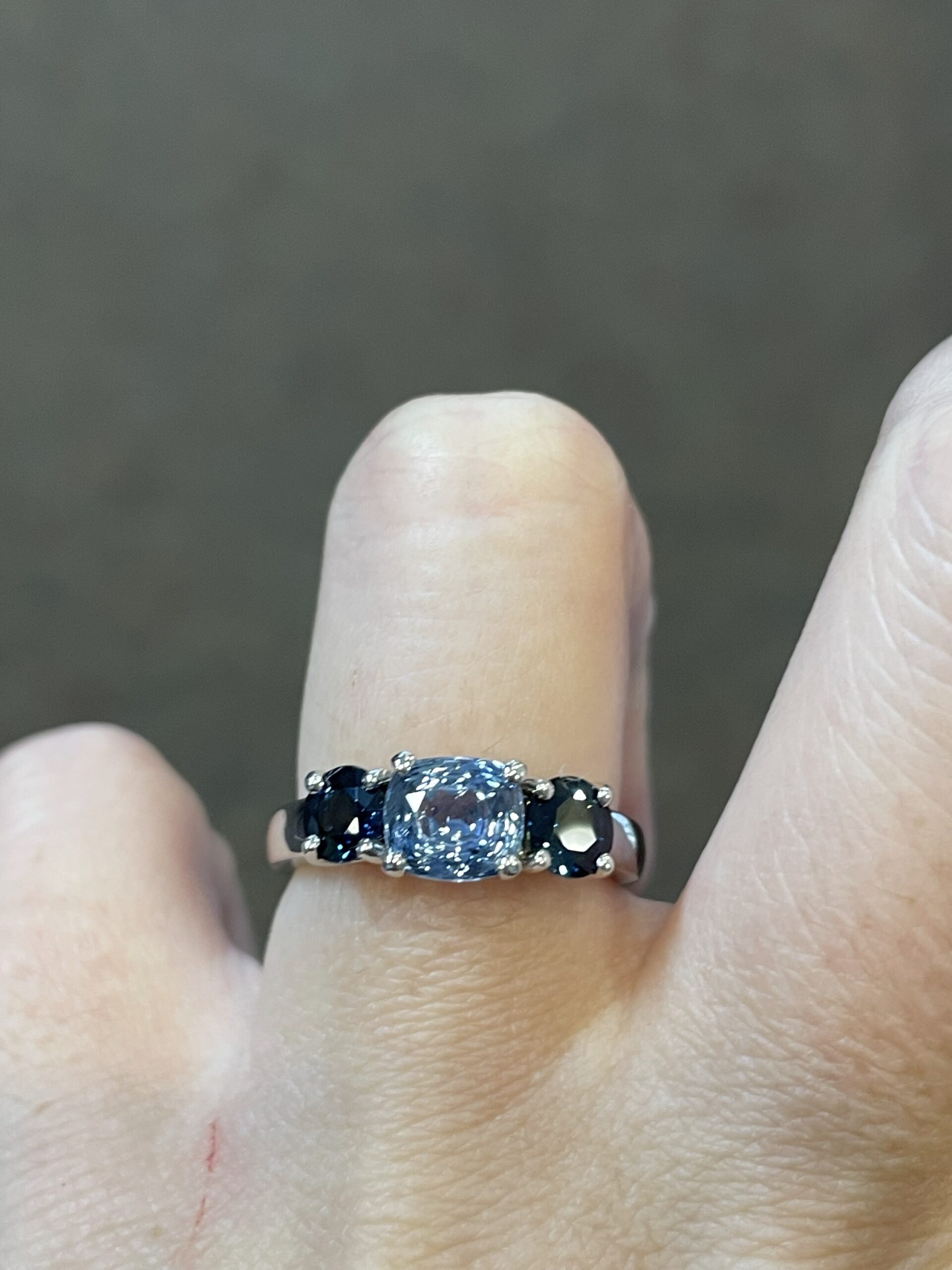 14k White Gold Genuine Gray Blue & Blue Sapphire 3 Stone Ring - Image 13